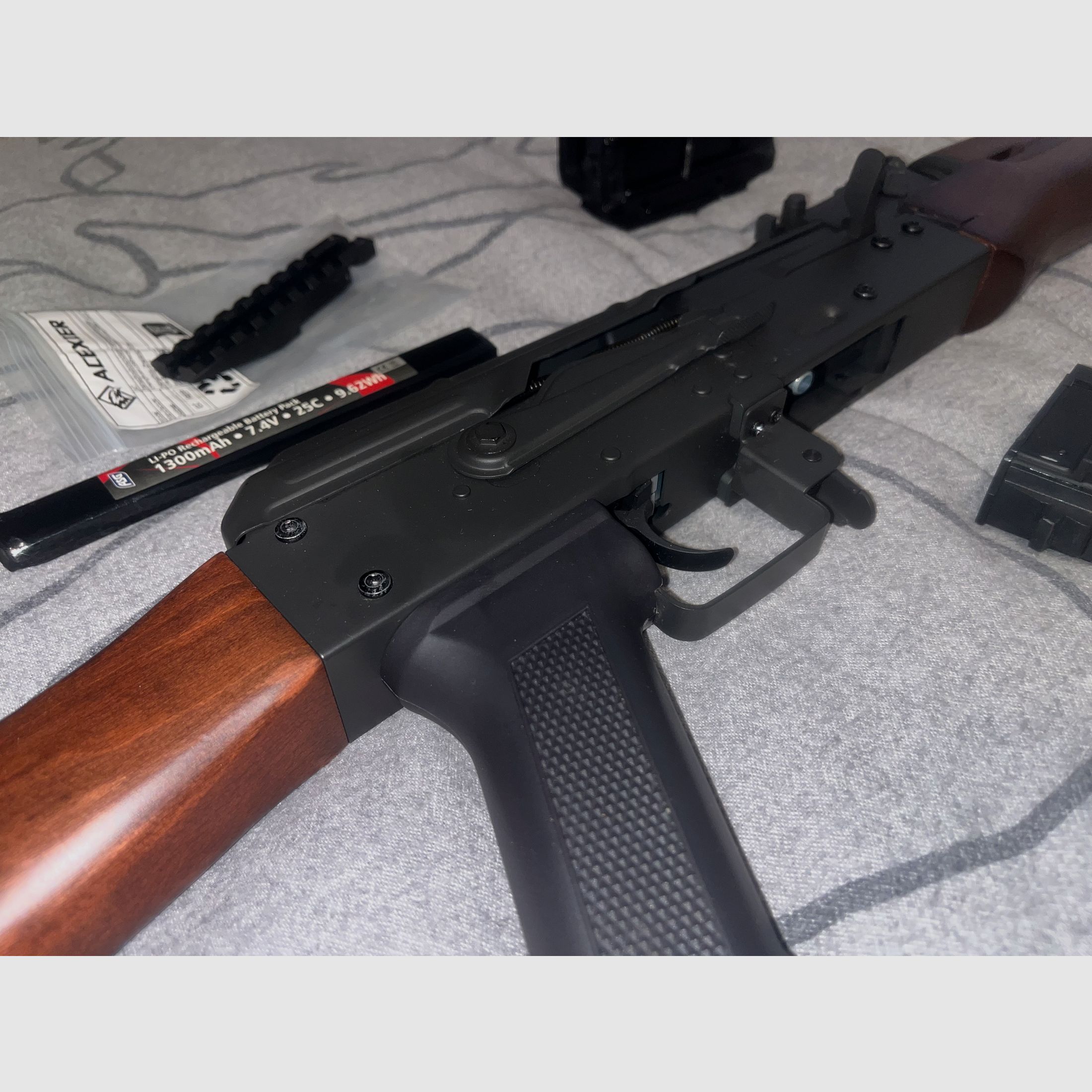 AK-74 Vollmetall Echtholz BlowBack S-AEG APS mit Zubehör 