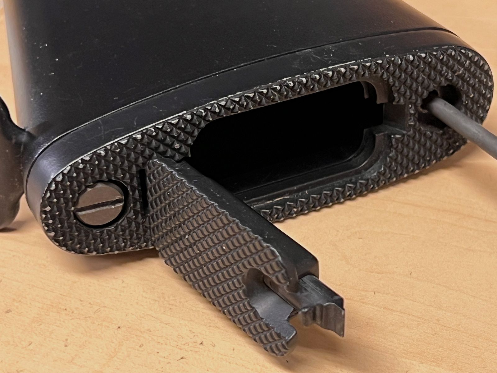 Schoudersteun voor Airsoft M16 of M4 modellen in zwart met slingbevestiging