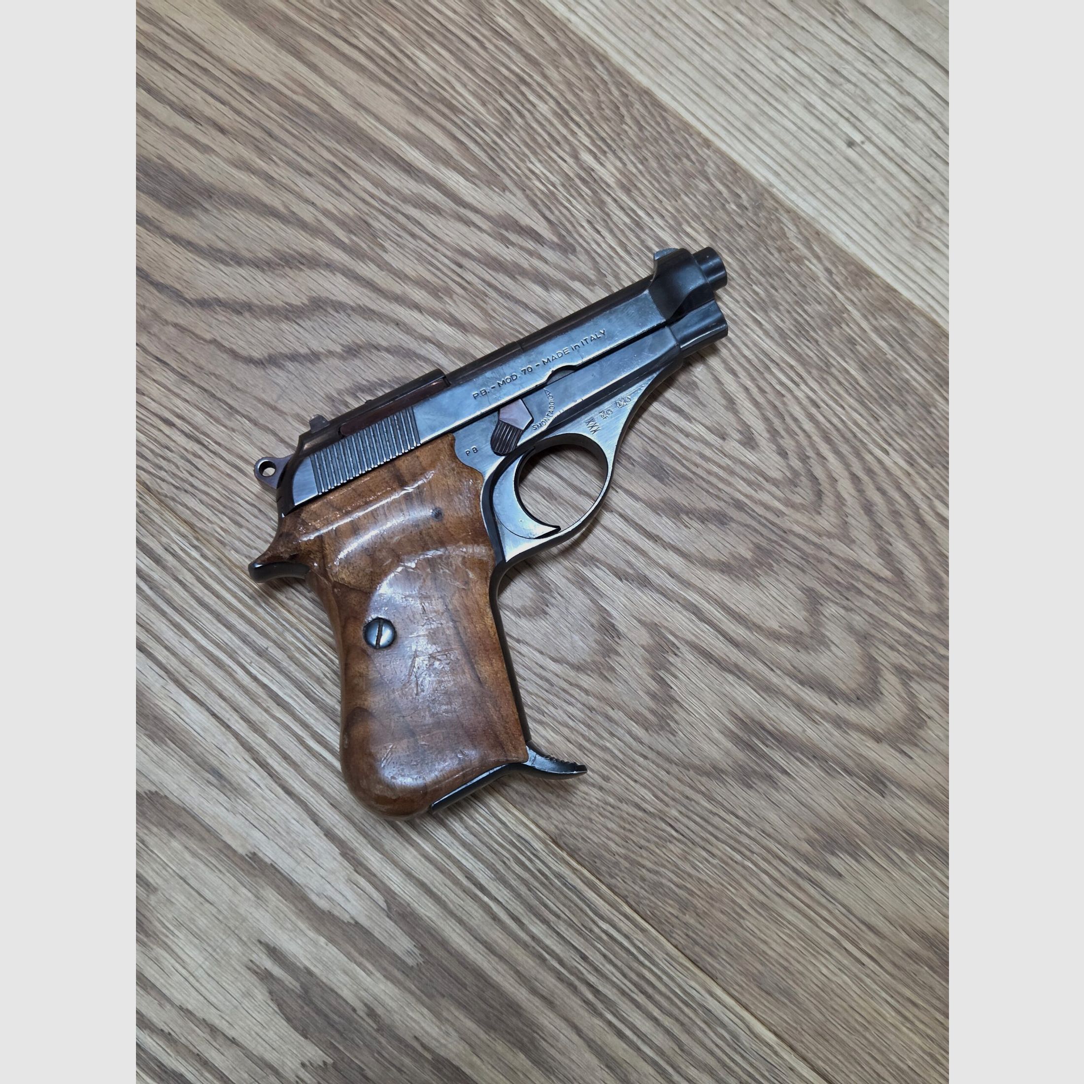 Pistolet Beretta Mod. 70 7,65 mm Browning d'occasion, poignées en bois, image 1 sur 4