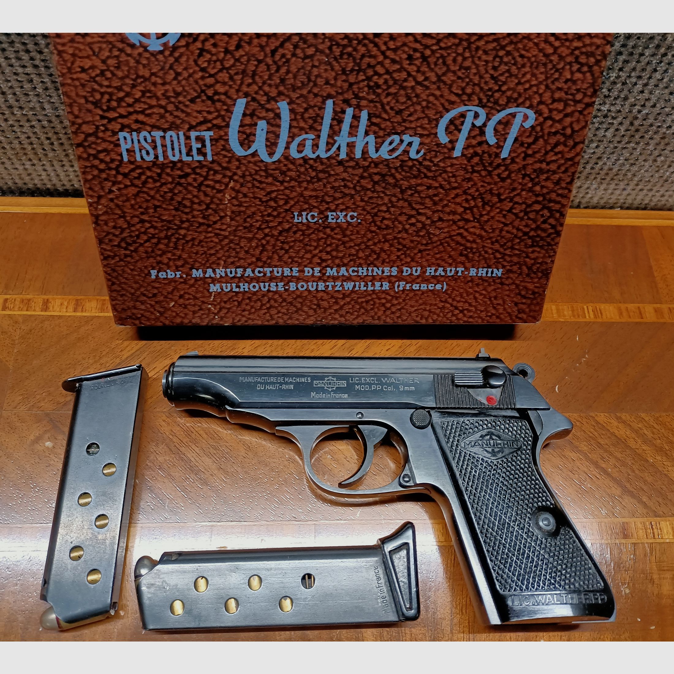 Pistole:  Walther PP, cal:9mm kurz. - Hergestellt, in Lizenz, von MANURHIN, France, 