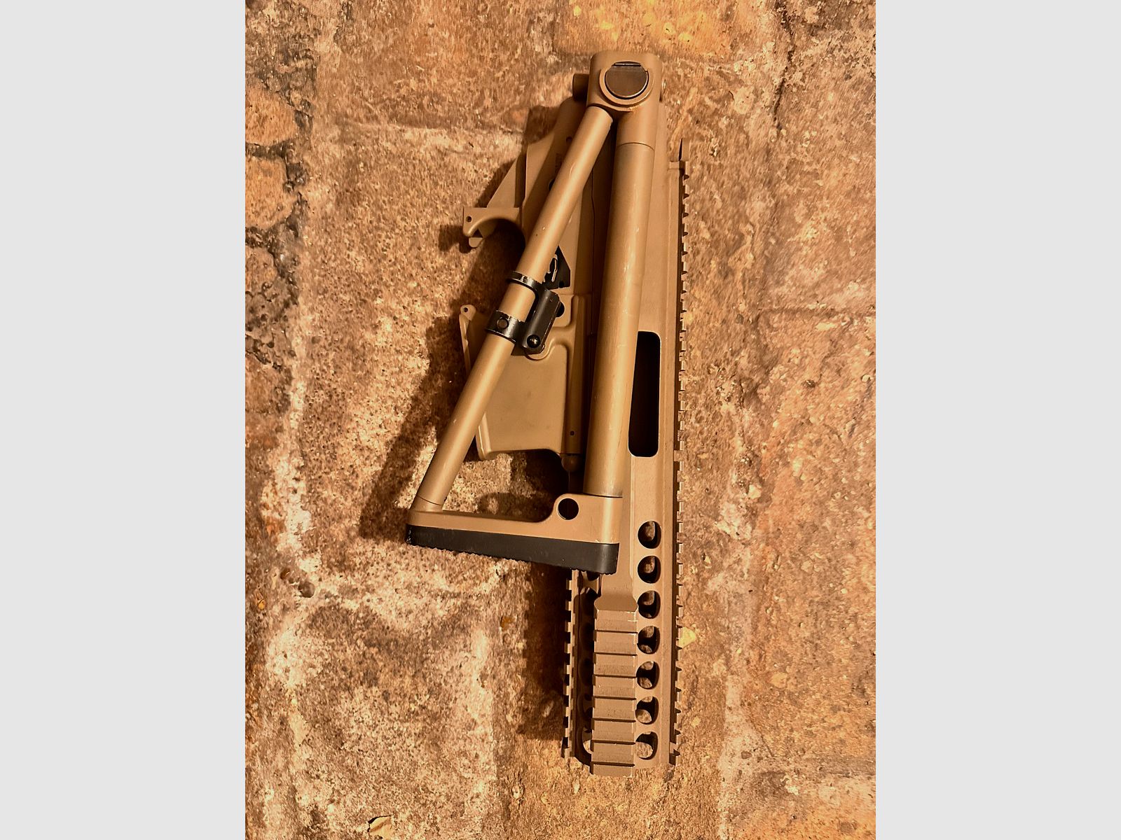 Airsoft obudowa GBB 6mmBB beżowa metalowa z składanym kolbą