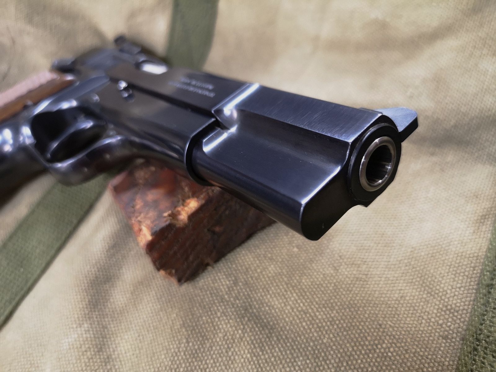 Browning High Power 9mm Para mit WS Peters Stahl PSWIII .22lr