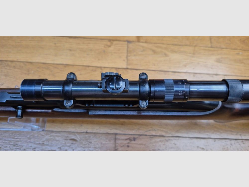 Sehr schöne Winchester Model 77 – Selbstladebüchse im Kal. 22LR – Die Begleiterin des jungen Amerikaners nach dem Krieg – Ideale Waffe zur Jagd auf Ungeziefer und persönlicher Feind jeder Dose! – 8 Schuss – Sehr schöne Verarbeitung von Winchester New Haven aus 1962 – Zustand mehr als sehr gut – TBE++, Bild 24 von 41