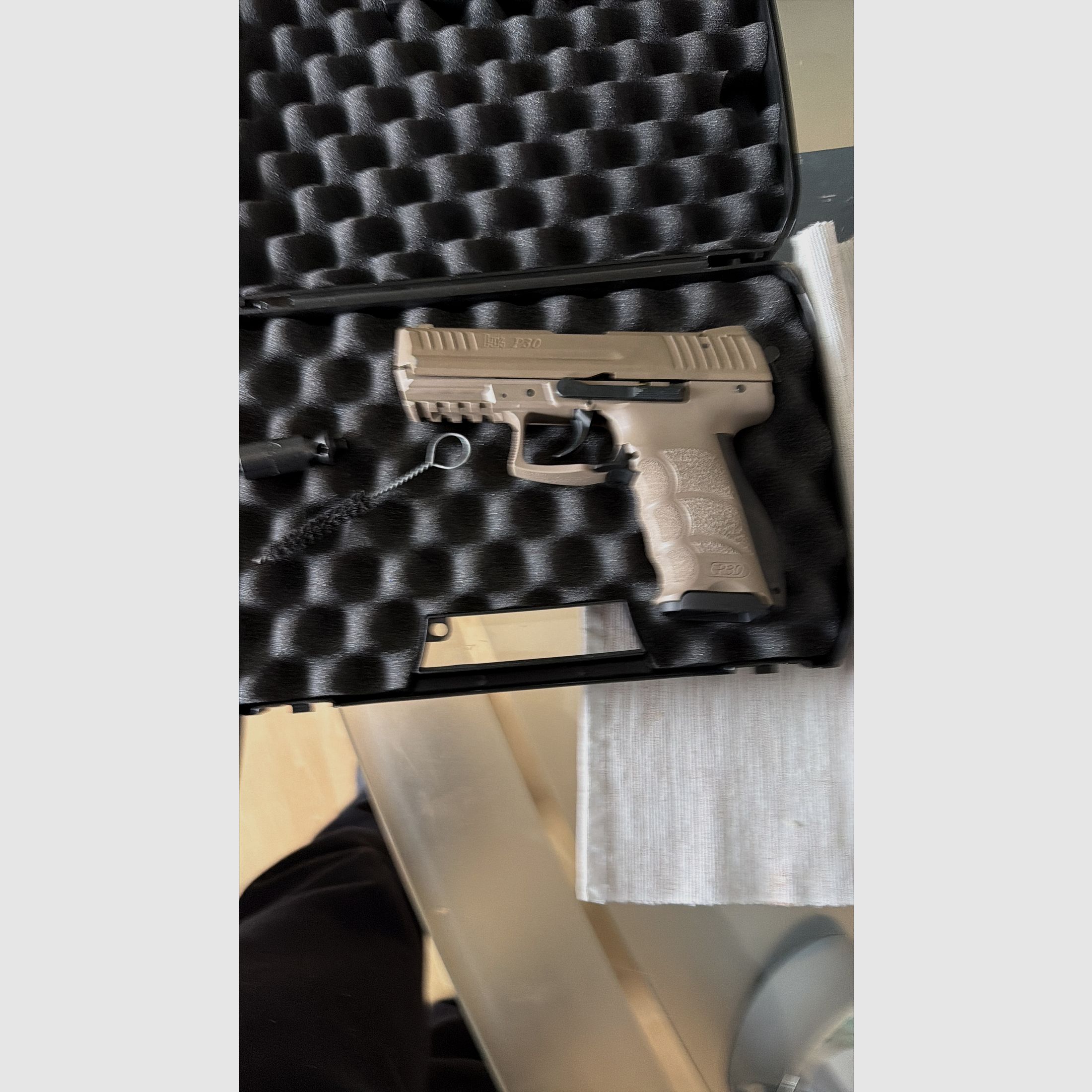 Heckler und Koch P30 silenced pistol in Desert incl. HK case
