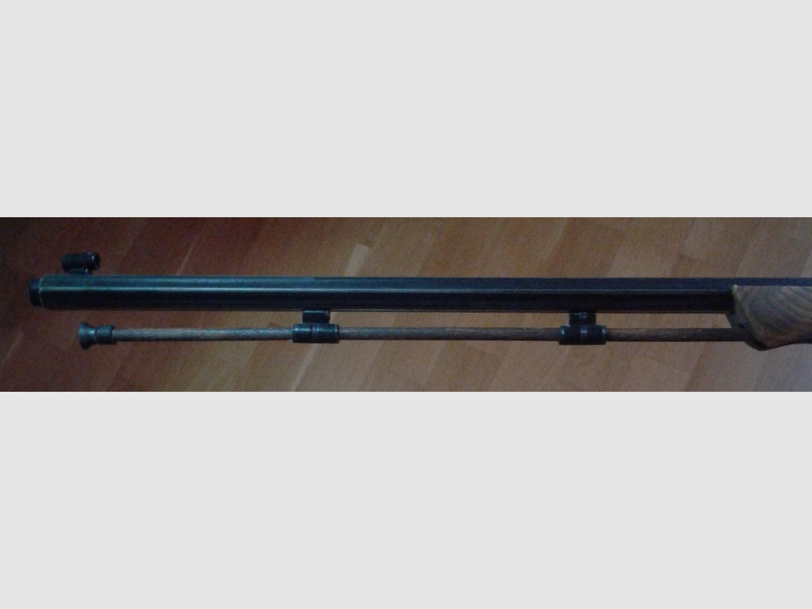 Deko Gewehr mit 2 Wandhalterungen Hirschkopf