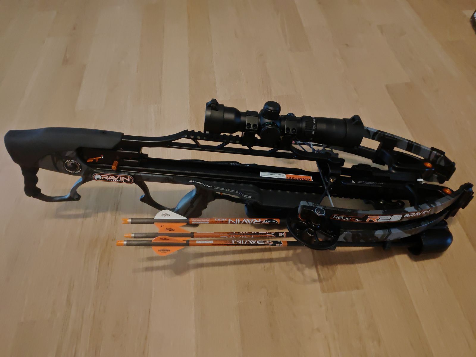 Ravin R29 hunting crossbow 12 arrows like new with original packaging