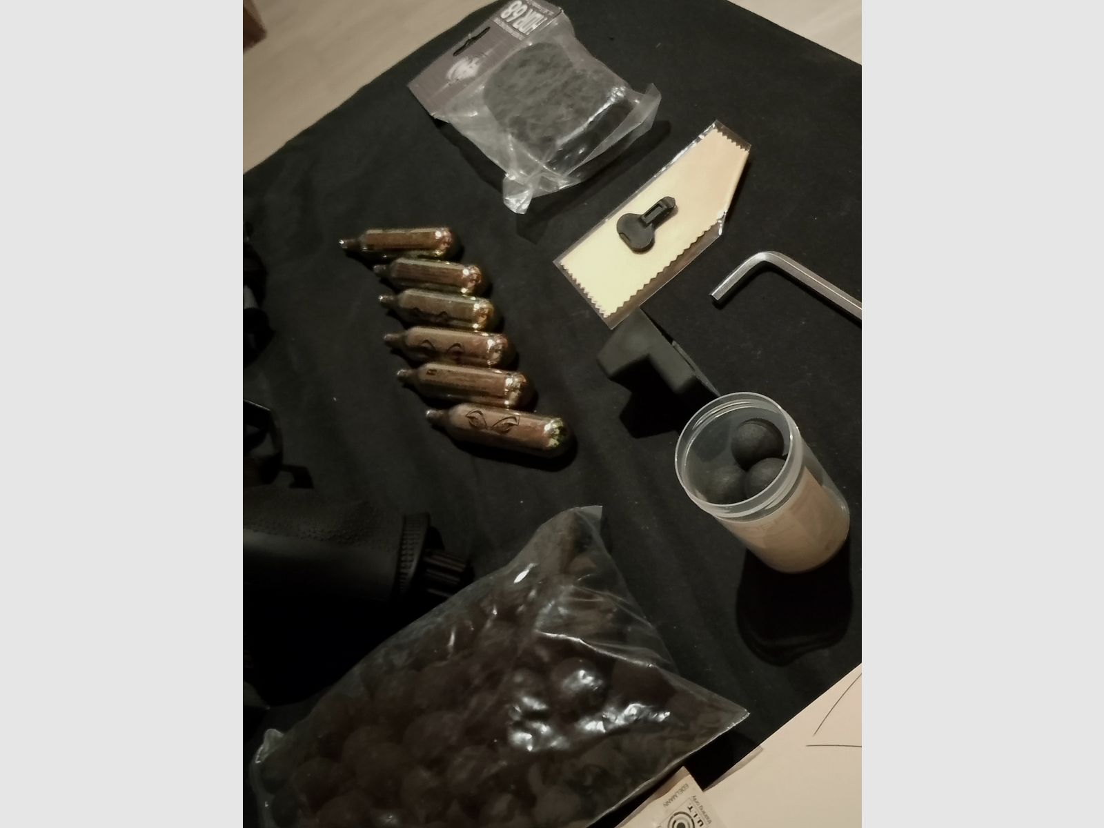 Neuwertiger HDR68 Markierer Gen1 T4E Cal .68 Nägel keine Pfeile Geschosshalter Nagelgeschosse Set Red DOT Visier 2 extra Magazin Trommel Rubberballs Zielscheiben CO2 Kapseln 