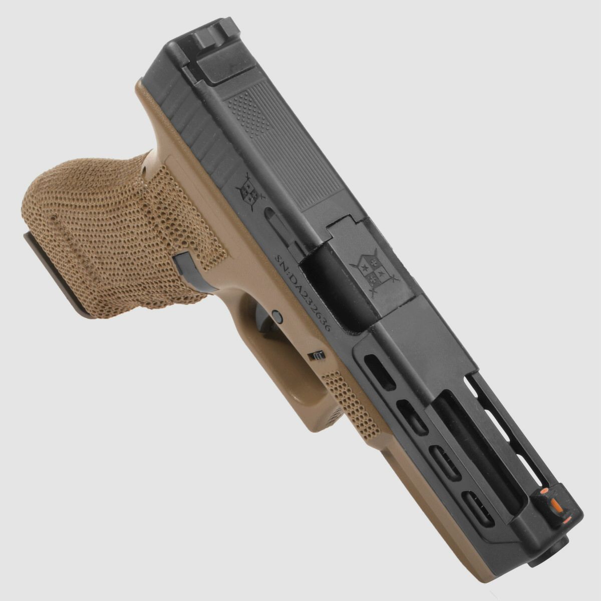P06 GBB Airsoft Pistole in Tan | Delta Armory