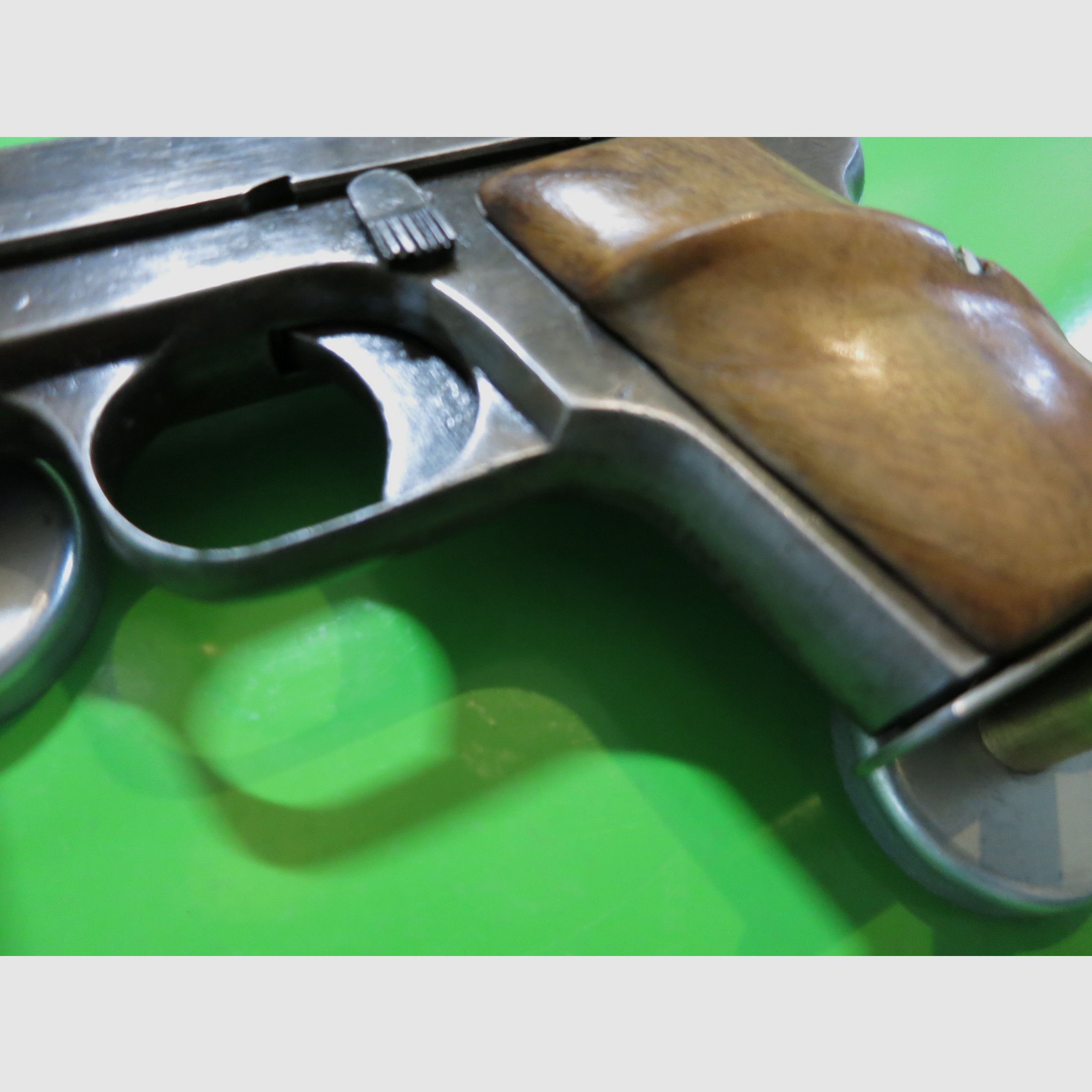 Halbautomatische  Astra Modell 200 (?), Lady-Gun im Westentaschenformat,  7,65mm Browning       #71-