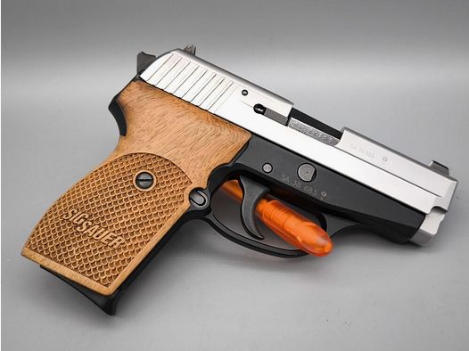 Sig Sauer P239 .357 Sig Duotone/Bicolor Strich/Punkt Visier mit Holzgriffsc .357SIG