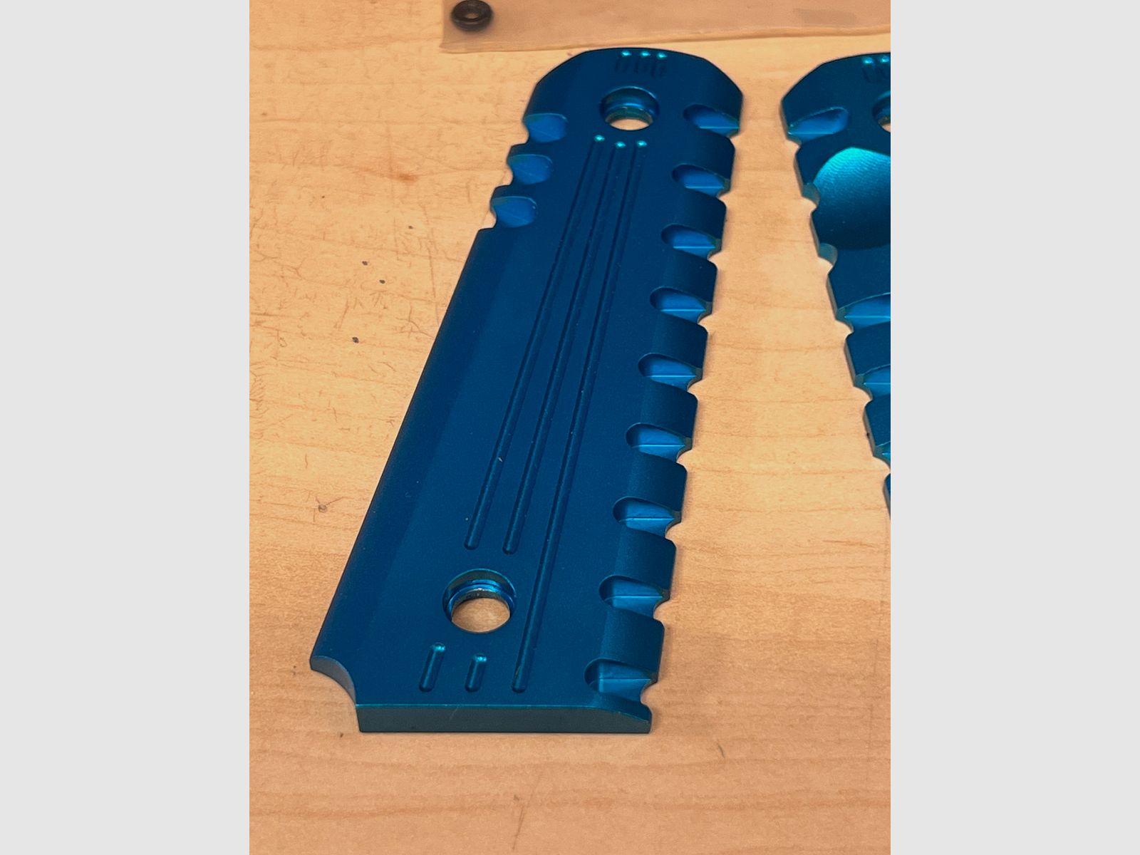 Griffschalen für 1911 Airsoft P.A.K. und Original Modelle in Aluminium Blau eloxiert