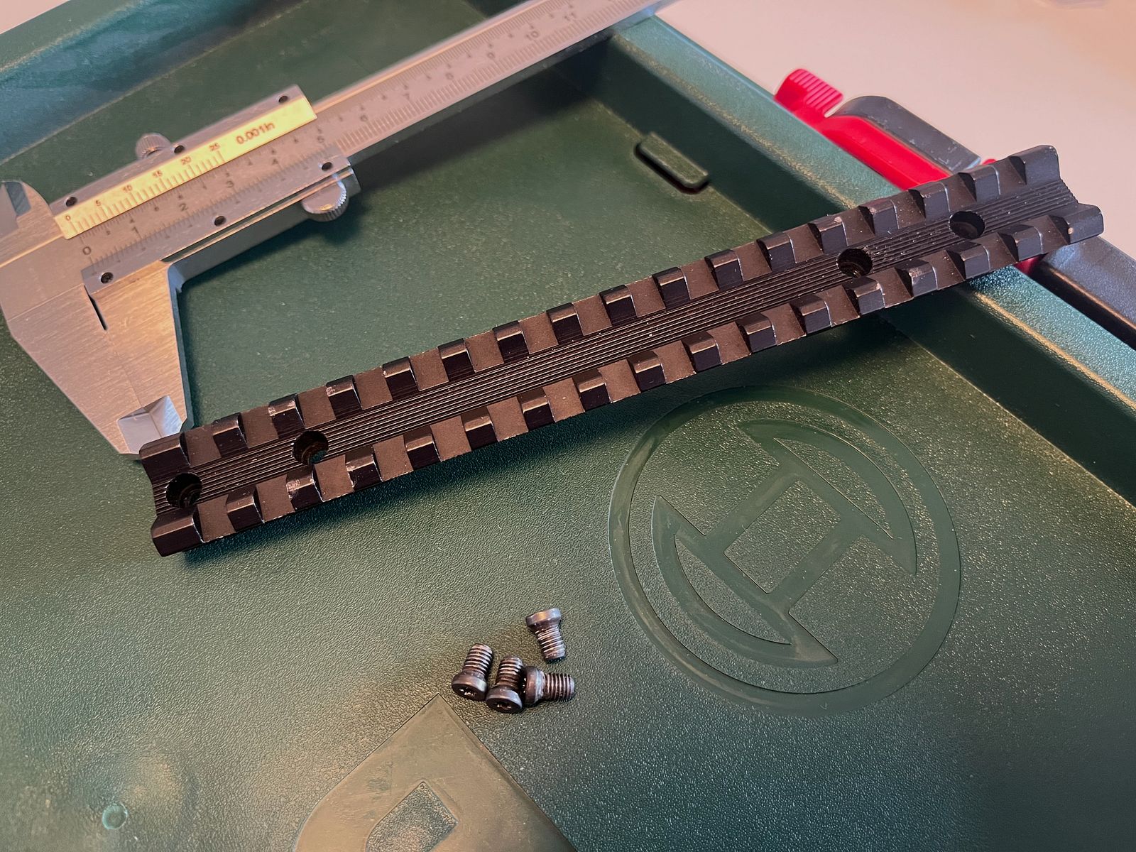 Picatinny rail Savage 110 SA with 8/40 UN screws