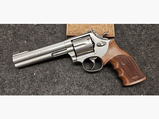 Smith & Wesson 686-4 Target Champion