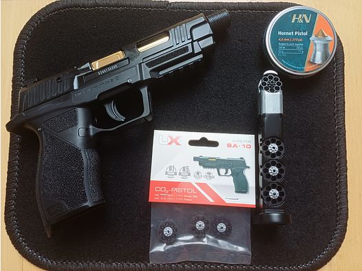 Umarex UX SA10 Co2 air pistol with additional magazines and Hornet diabolo pellets with original packaging