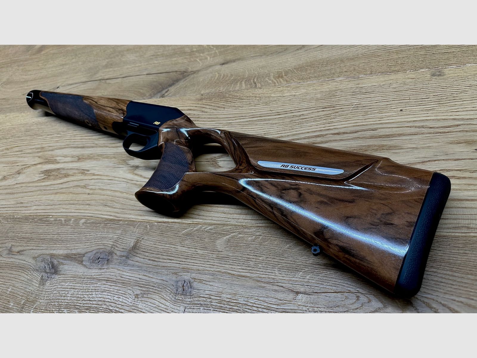 Blaser R8 Success Schaft mit Gehäuse/System // Holzklasse 4 // Lochschaft