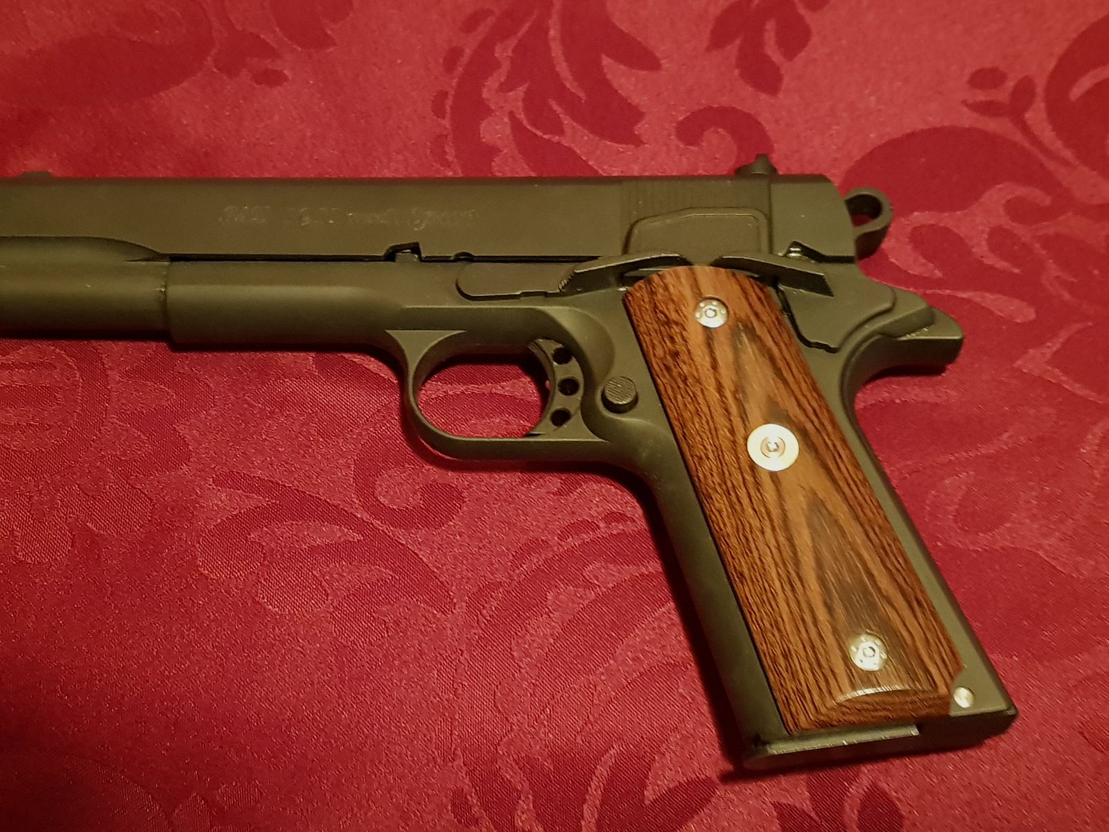 ME 1911 Sport Griffschalen, passen sehr gut.