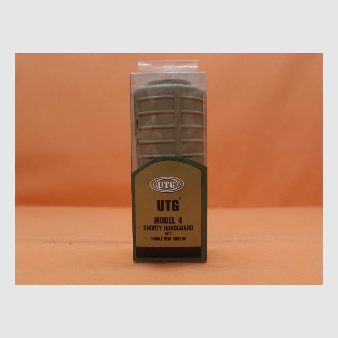 UTG - Leapers AR-15: Handguard M4/ Carbine-Length UTG with Heat Shield Polymer TAN (RB-TM4HGT) Handguard FDE/ DEB
