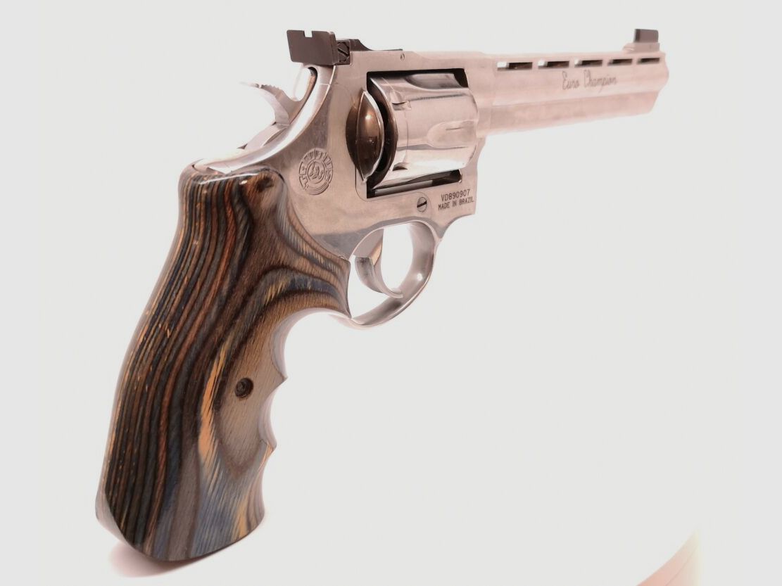 Taurus 689