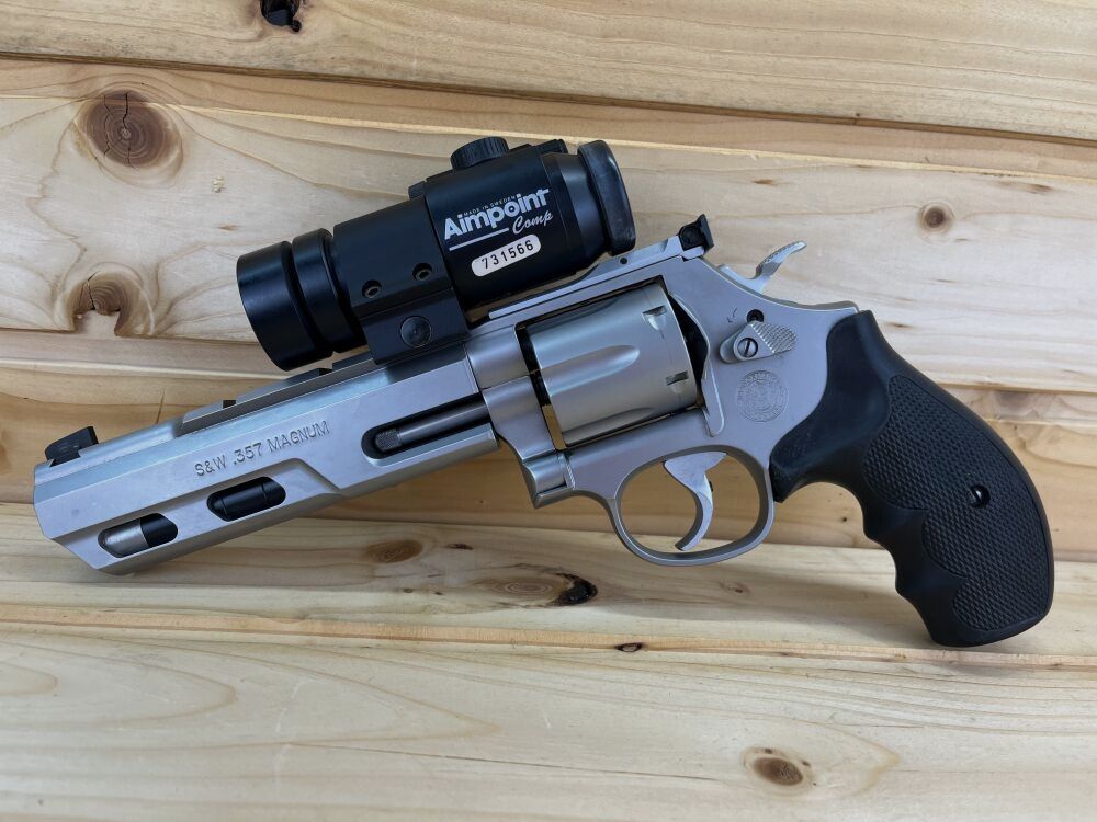 Smith & Wesson .357Mag Mod. 686-6 Universal Champion mit Aimpoint Comp .357Mag