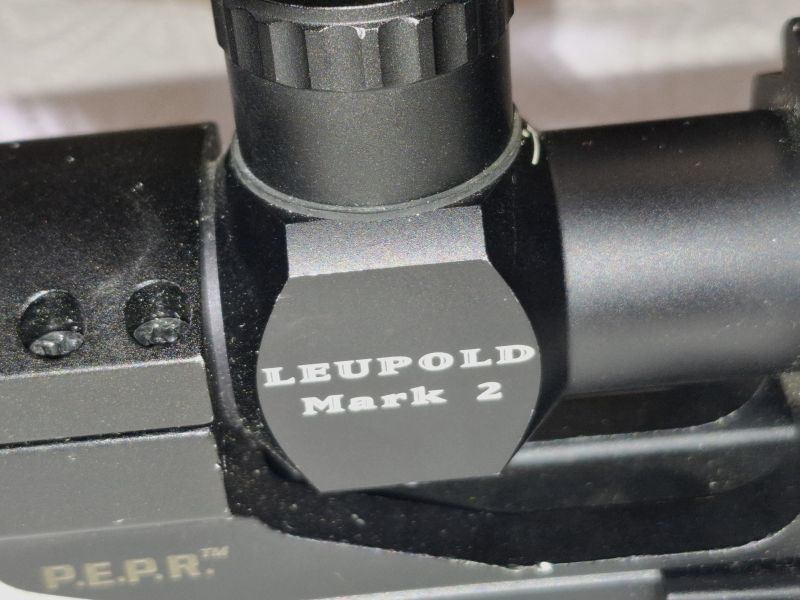 Leupold Mark 2 Zielfernrohr mit Halterung