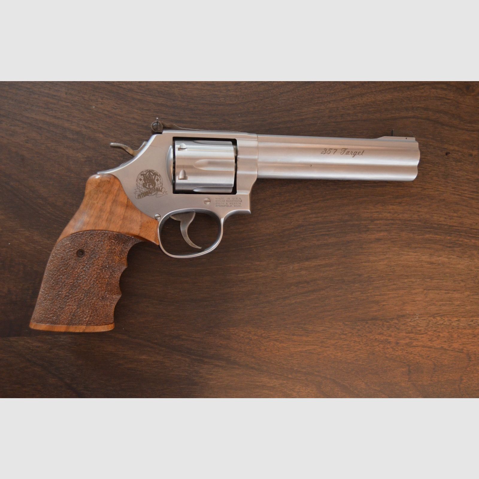 Smith & Wesson 686-6 Target Champion Kal.357 Mag. 6 Zoll Lauf im S&W Koffer mit Zubehör