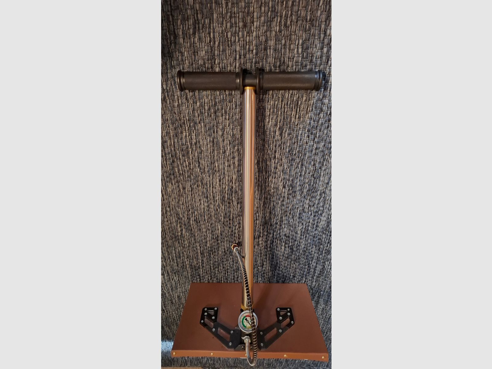 Te koop HOOGDRUKPOMP. 300 Bar. Als nieuw