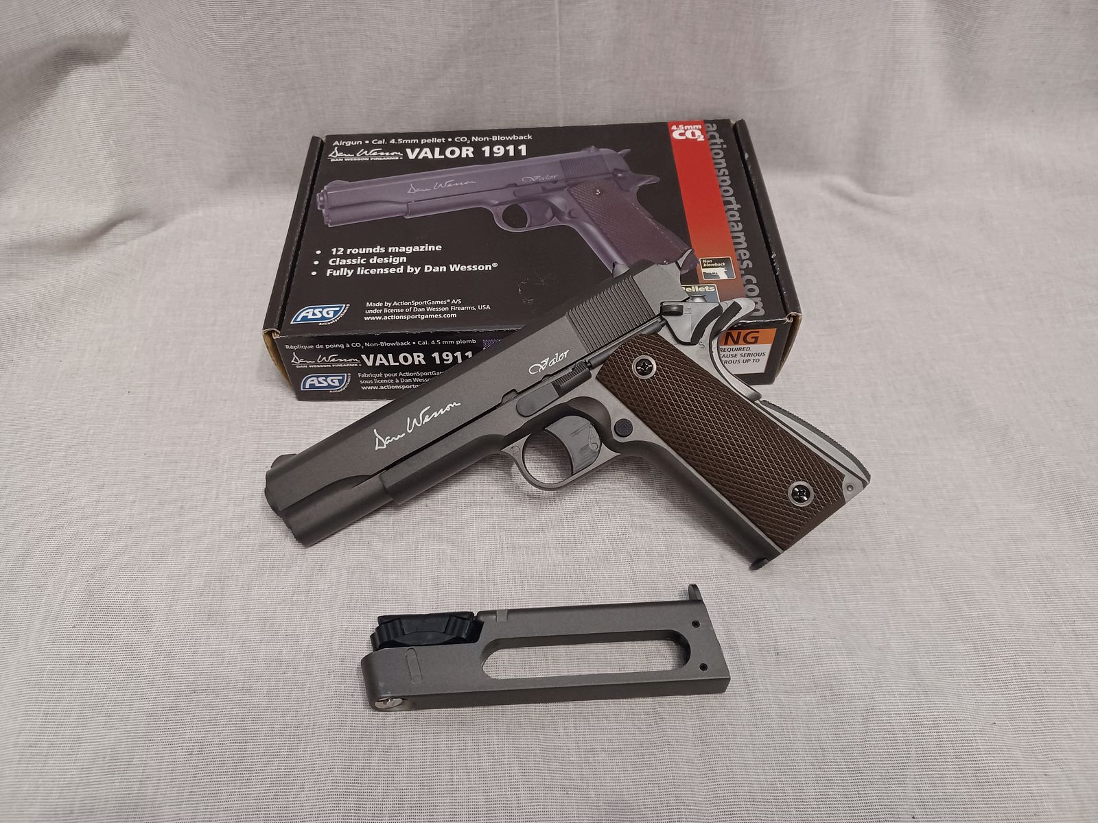 Dan Wesson Valor 1911 / 4,5 mm Diabolo / CO2 / Pistole / OVP (98)
