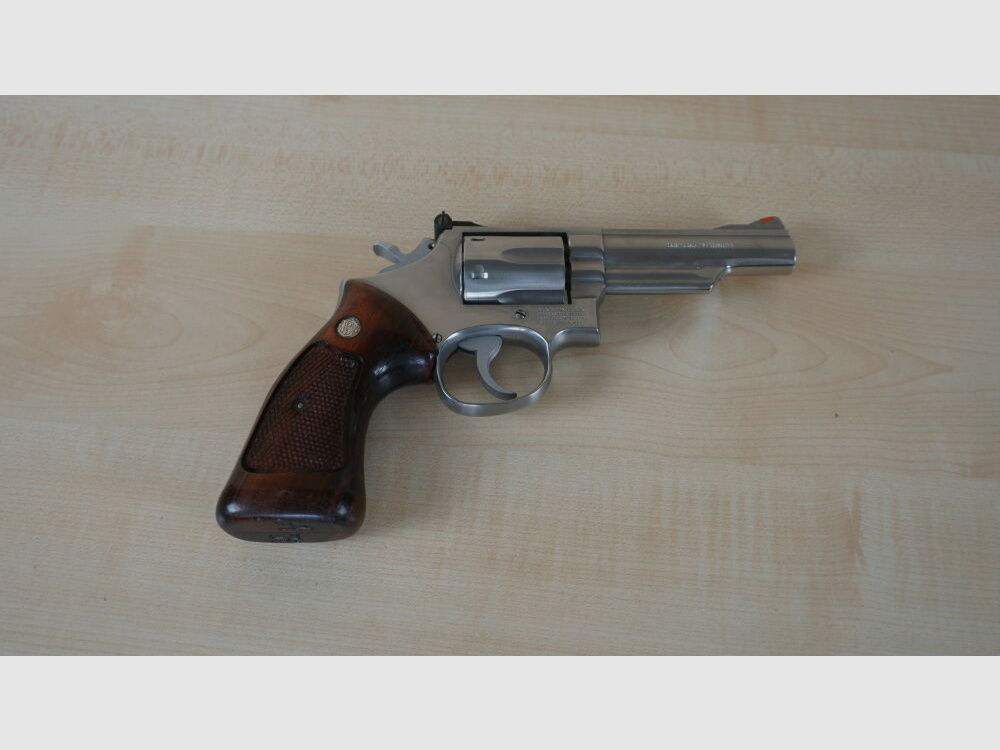 Smith & Wesson	 66 - 1