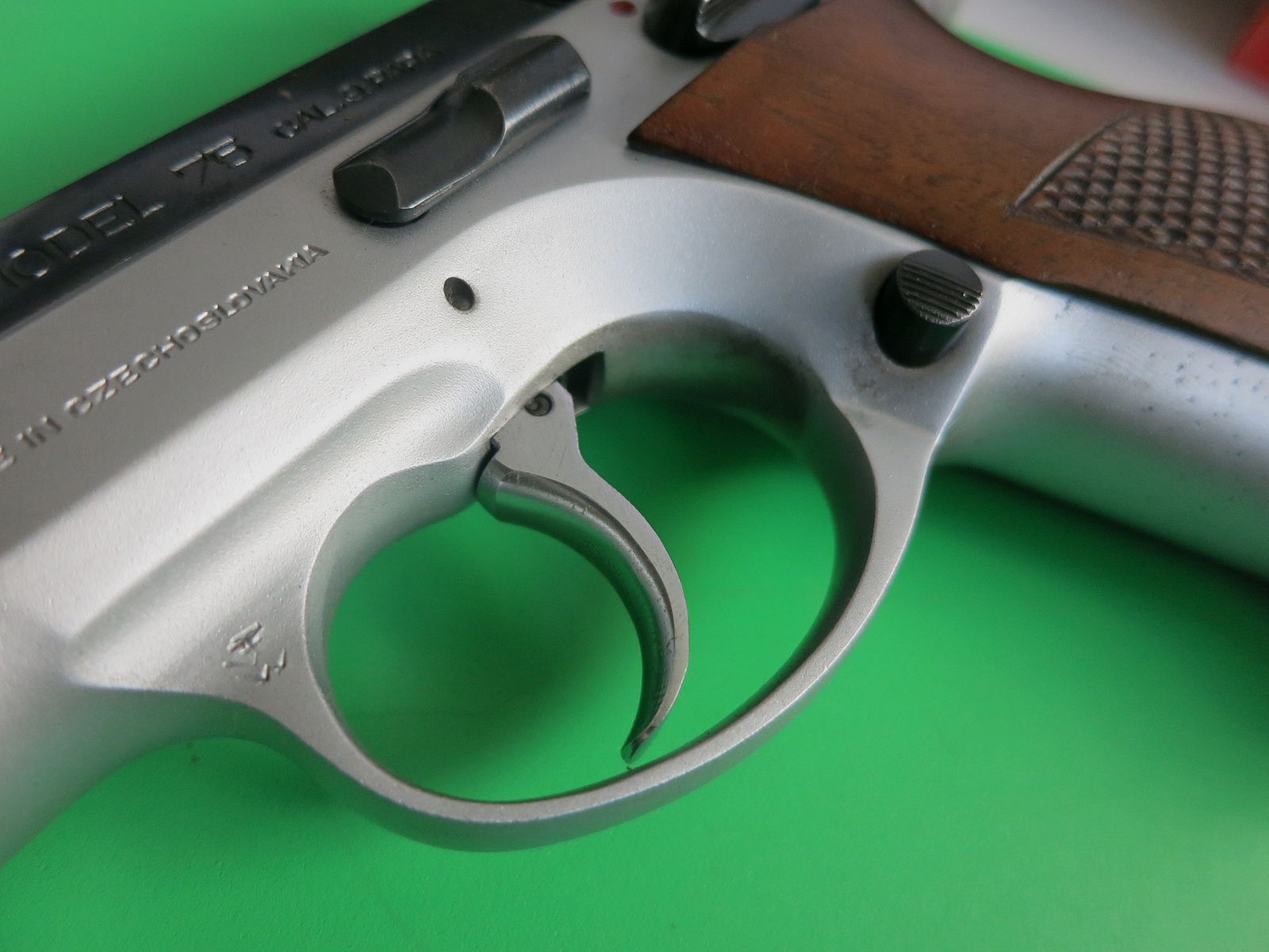 Brünner CZ75 DUO TONE o ČZ 75 (Česká zbrojovka), semiautomatica. Pistola auto caricatore calibro 9 × 19 mm       #28