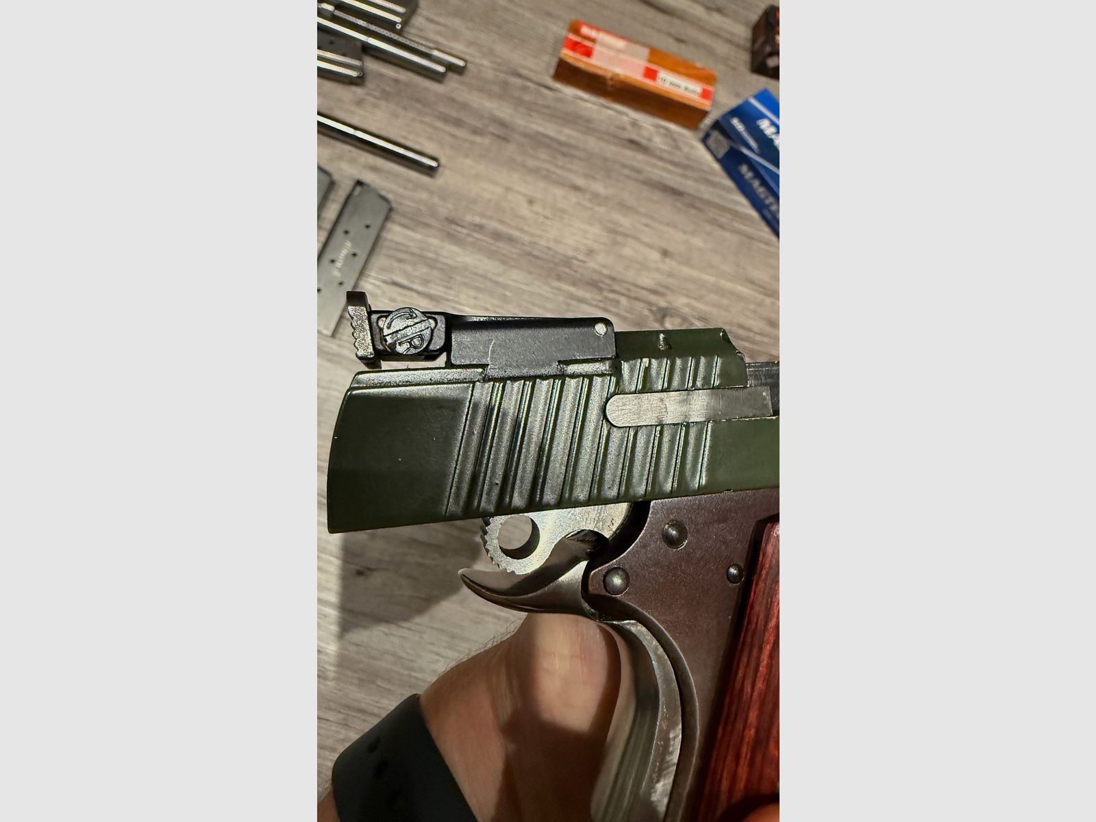 1911 Peters Stahl .45 ACP, 10mm i 9mm Luger Pachmeyr chwyt