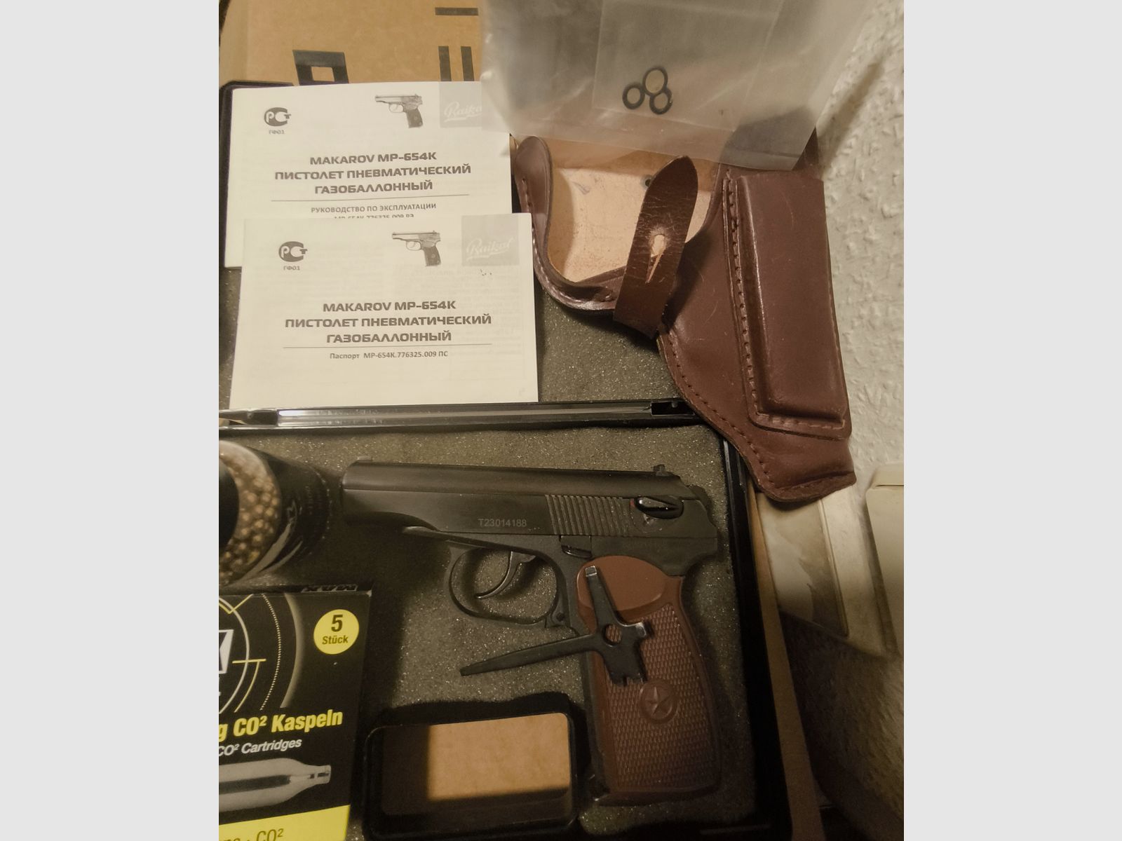 Baikal-Makarov MP-654K-Gen.8-T23, acciaio per armi interamente fresato vero & fondina MDI in vera pelle marrone più 1 confezione da 5 cartucce Co2 & 1 confezione di pallini in acciaio calibro 4,5mm, immagine 1 di 16