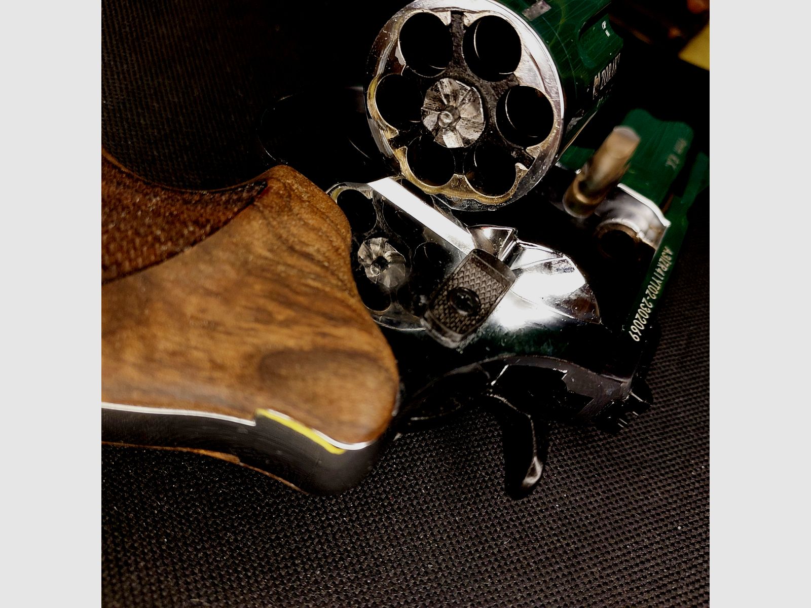 Zoraki R1 2.5 inch chrome with wooden grips revolver caliber 9mm R.K. (PTB 1022)