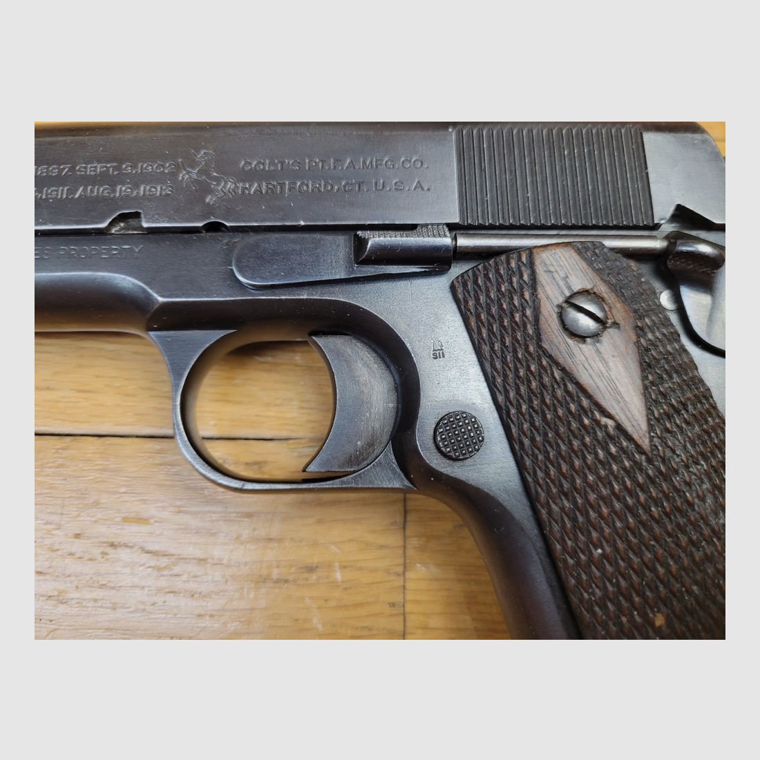 Raro pistola Colt 1911 (non 1911 A1!) – Il mito originale! – Arma militare del 1918 – Cal. originale 45 ACP – Bellissima finitura originale – Canne in ottime condizioni – Meccanica impeccabile – Grips, viti, caricatore originali e in ottime condizioni – Non sembra affatto avere ….106 anni! Ottimo stato!, immagine 18 di 20