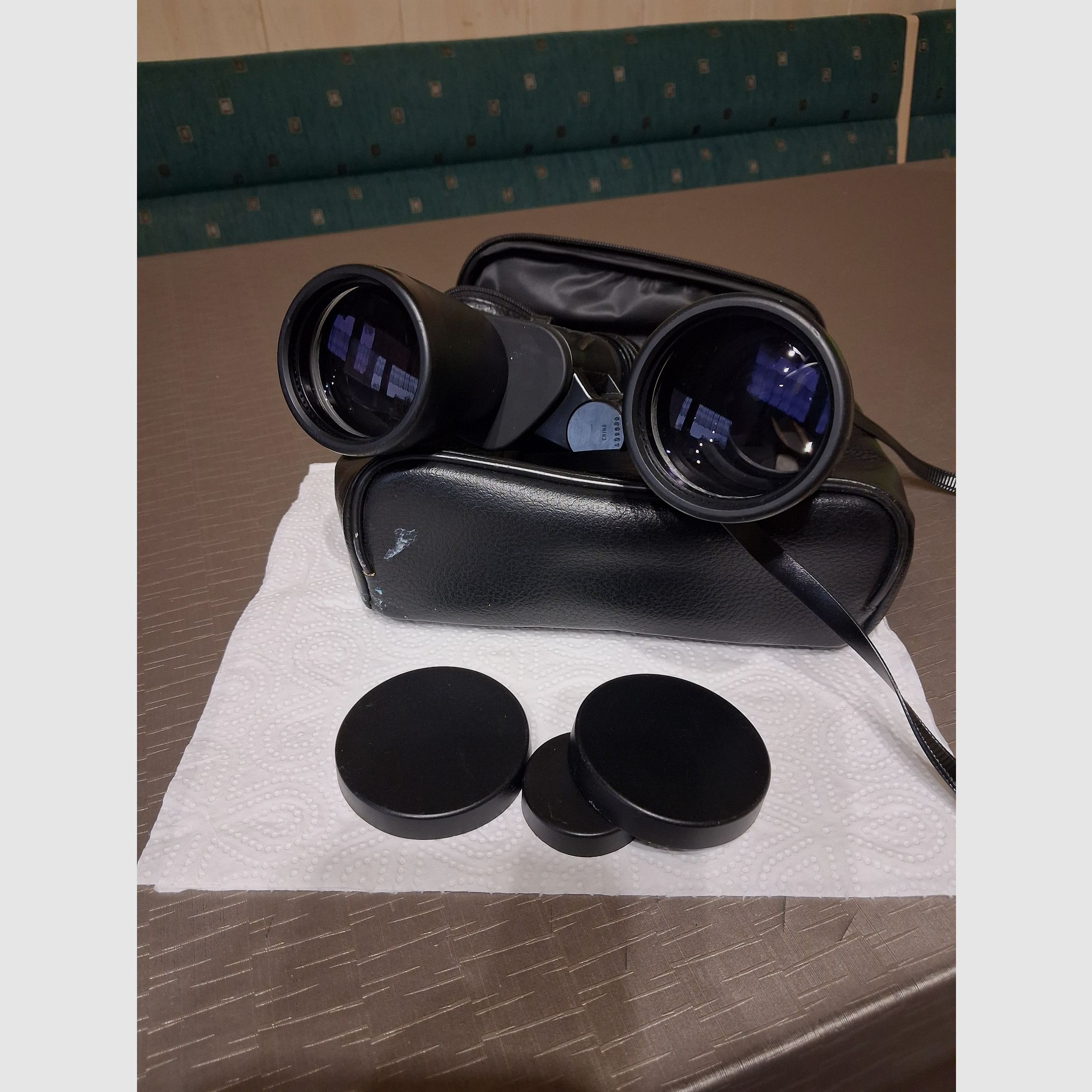 Binoculars from the company SIMMONS 8-20X50