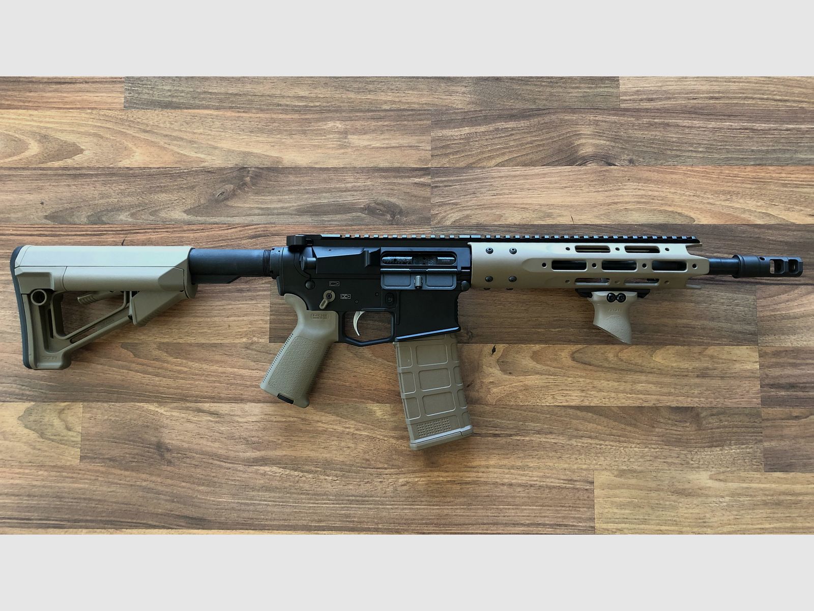 Halbautomat Wyssen Defence WD15 FDE 11.5" Lauf 5.56x45, Bild 1 von 3