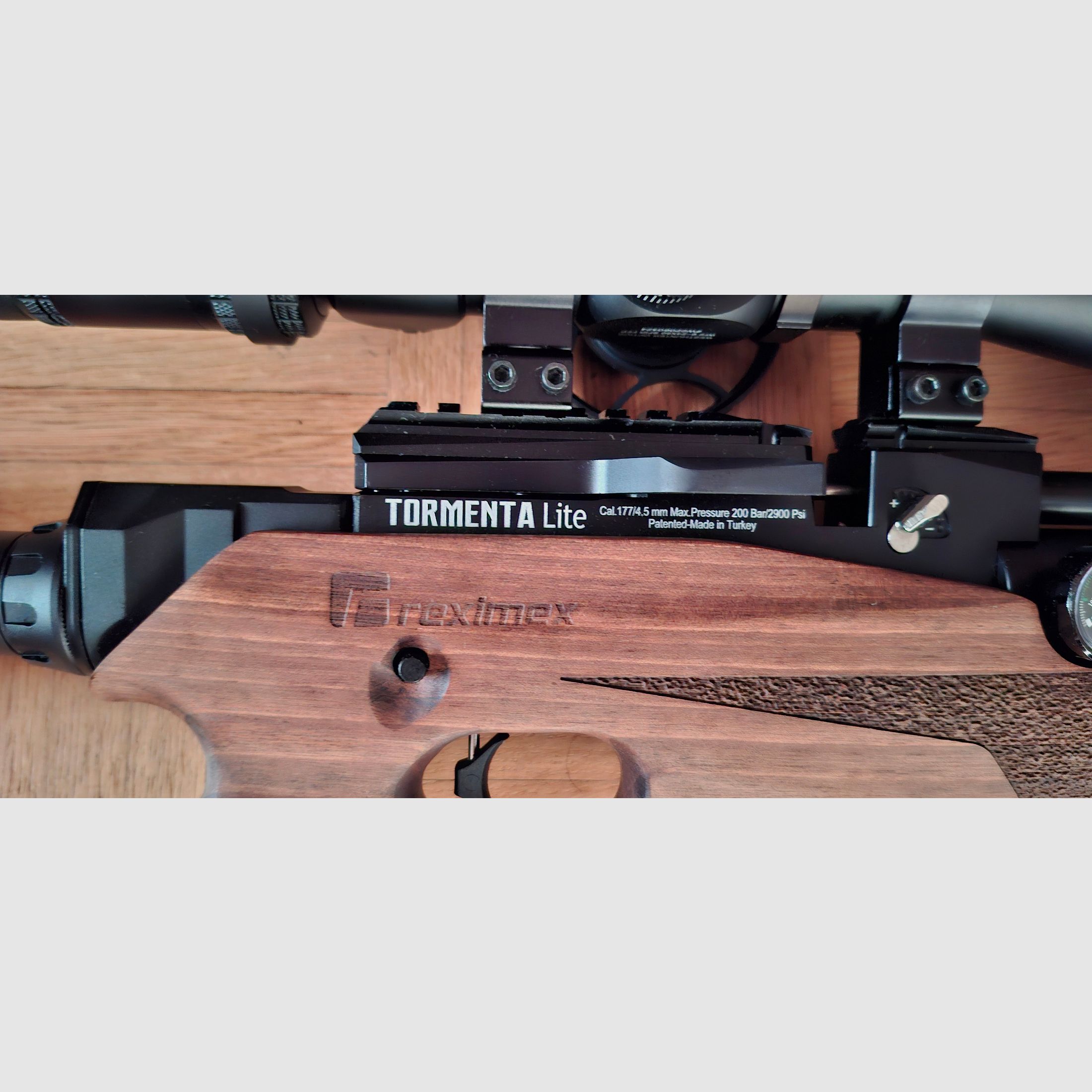 Reximex Tormenta W Lite PCP air rifle 4.5 mm (P18)