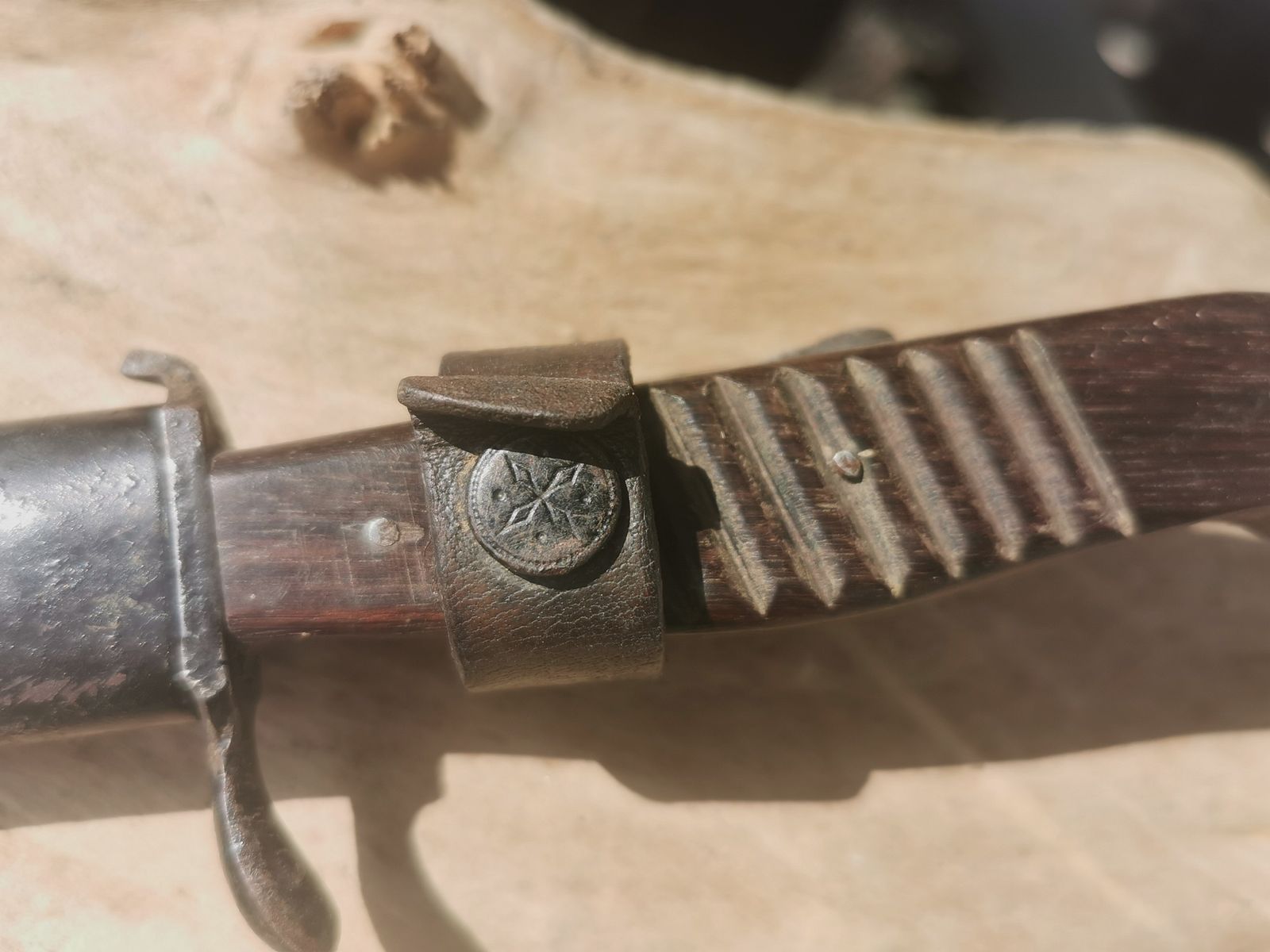 Antiguo cuchillo de trinchera alemán, no tengo idea