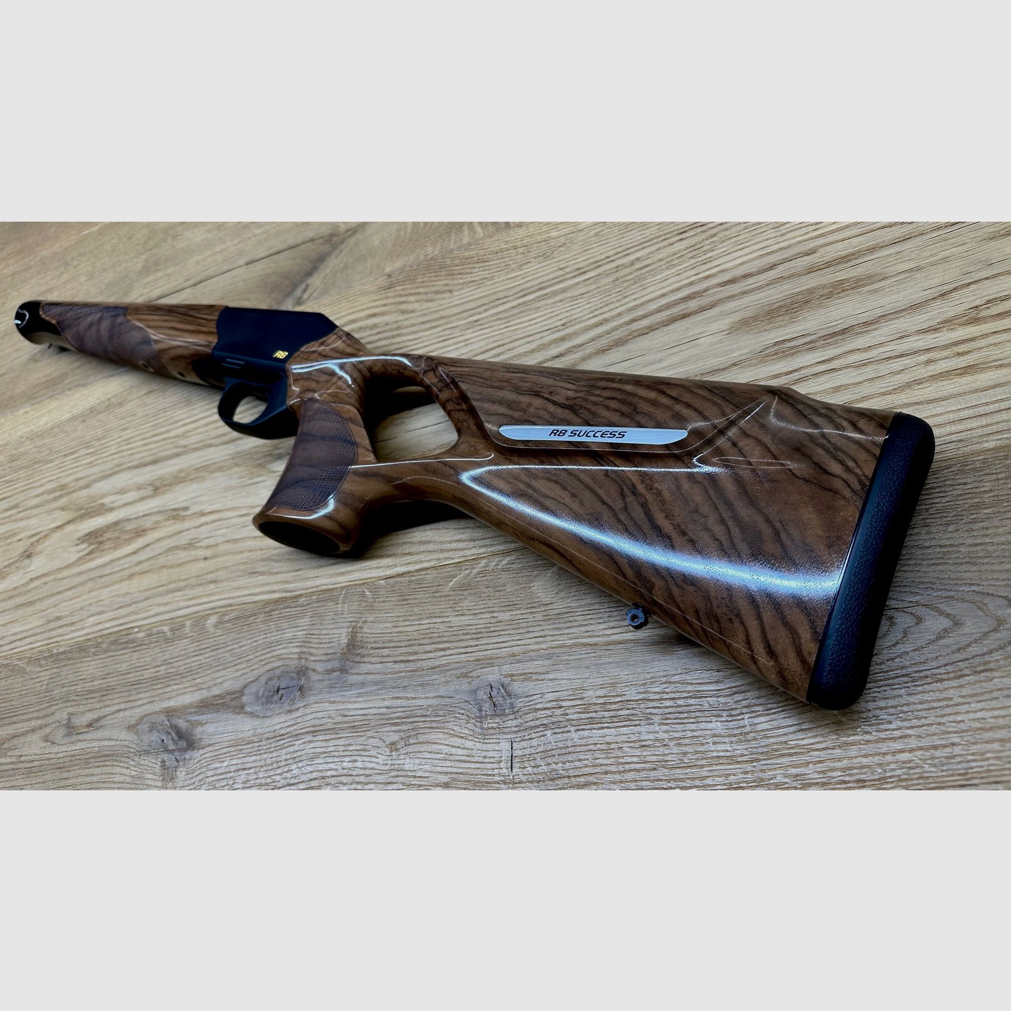 Blaser R8 Success Schaft mit Gehäuse/System // Holzklasse 4 // Lochschaft