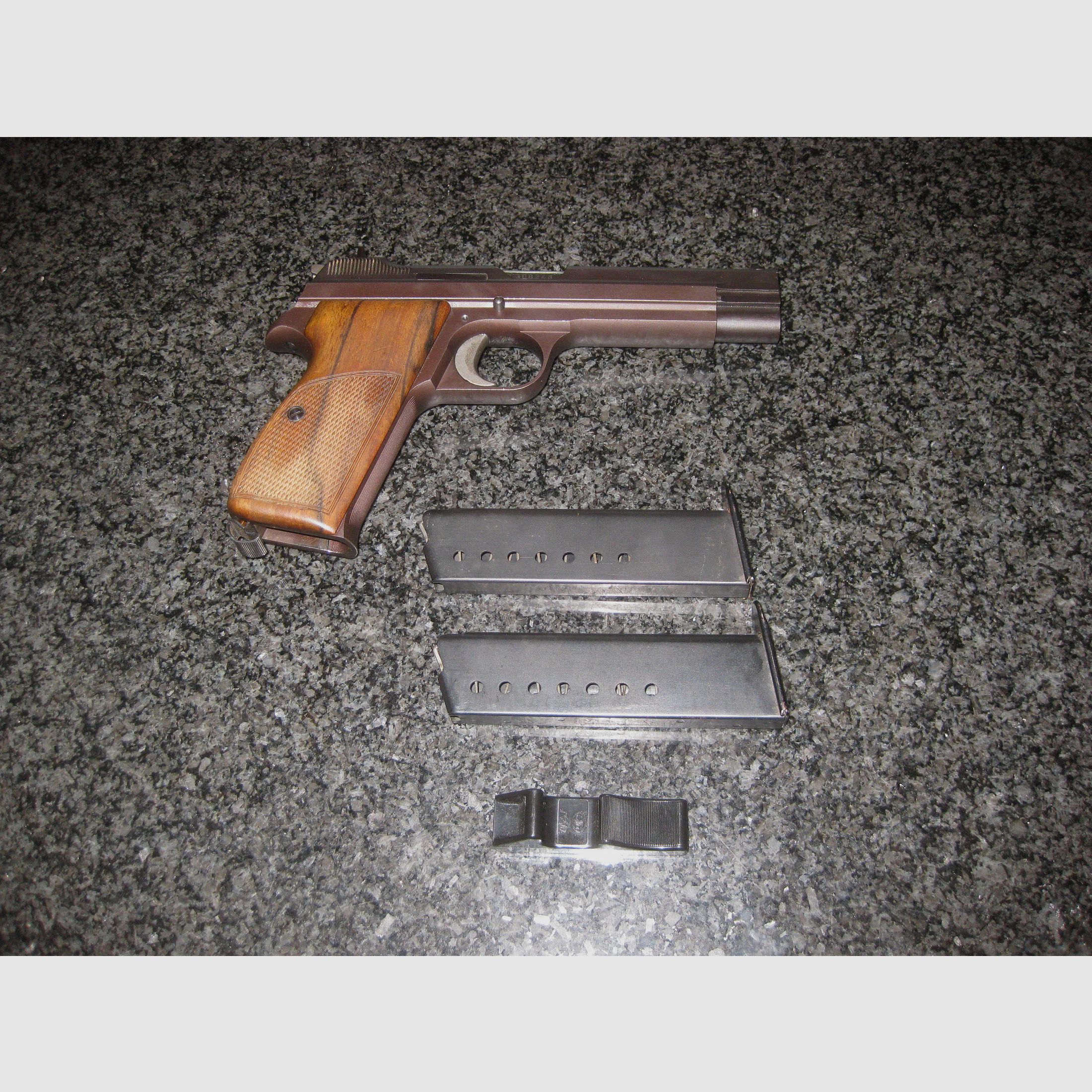 SIG Neuhausen P 210-6  Kal. 9mm Luger