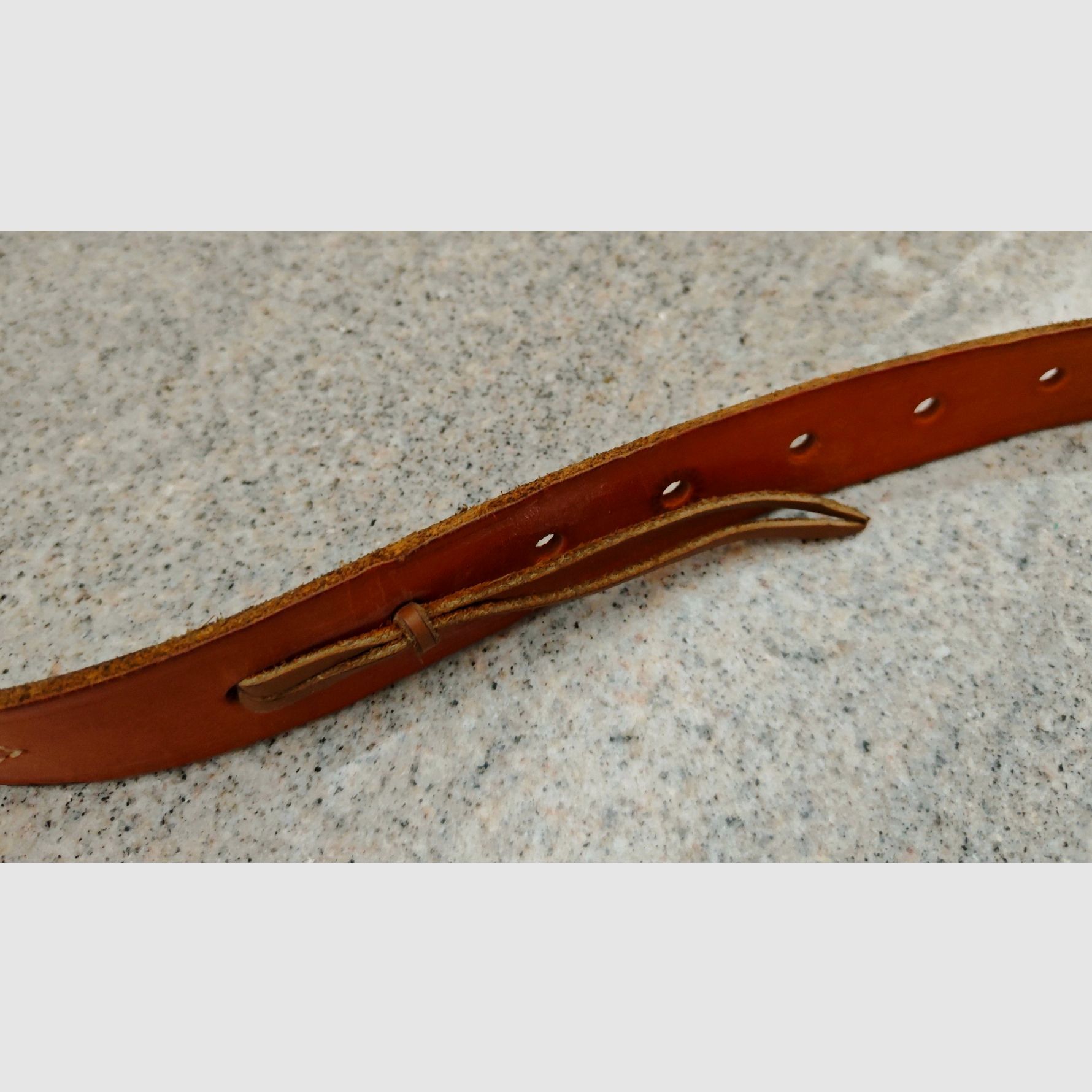 Skórzany pasek do karabinu