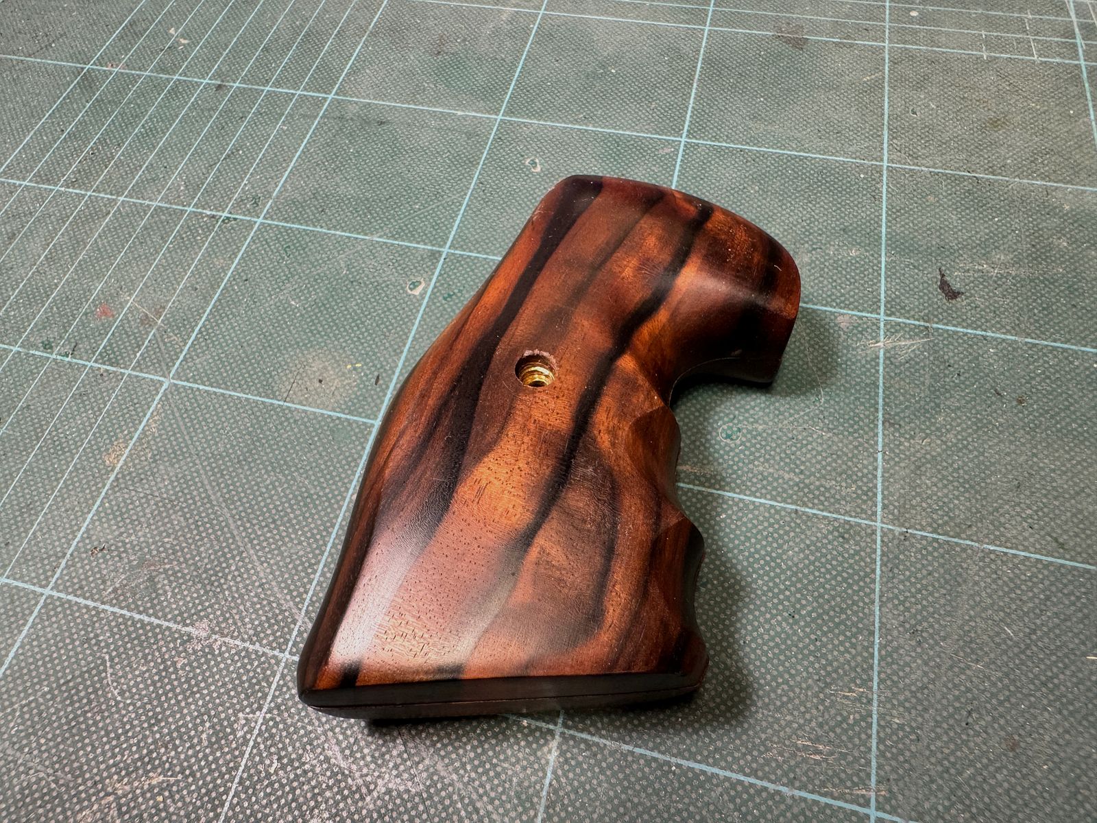 Poignées en bois personnalisées pour Colt Phyton .357Mag - Smooth Target avec rainures pour doigts, veines contrastées élégantes, comme neuves