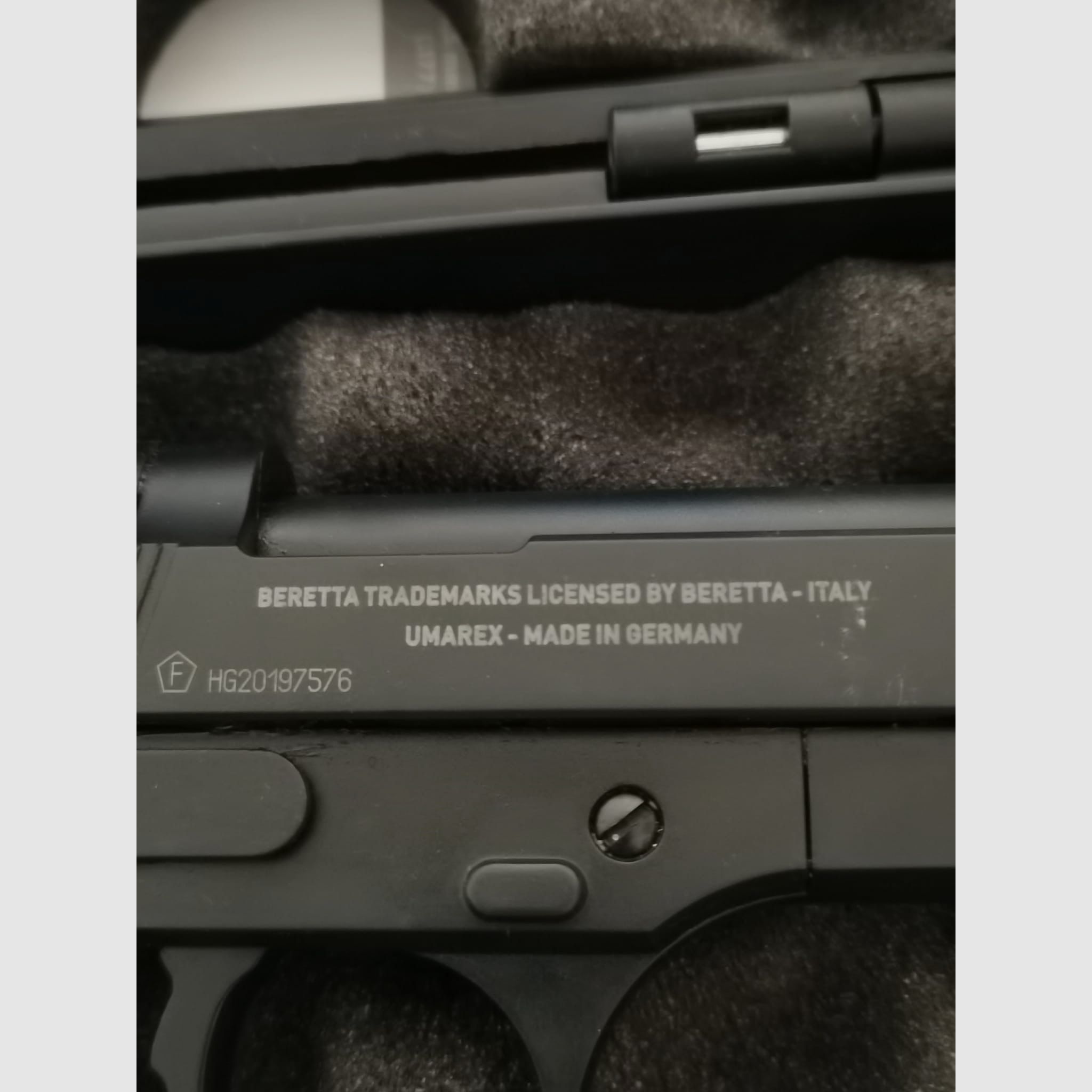 Beretta 92 FS CO2 Pistole im Kaliber 4,5 mm Diabolo in schwarzer Ausführung kaufen