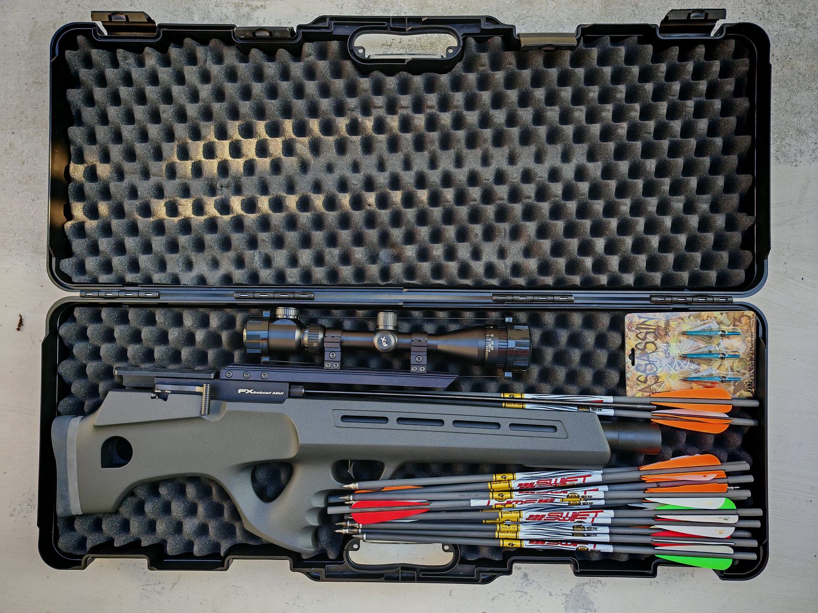 FX Bobcat MK2 Arrow avec lunette de visée et pompe à air FX, arme à air comprimé, arbalète.