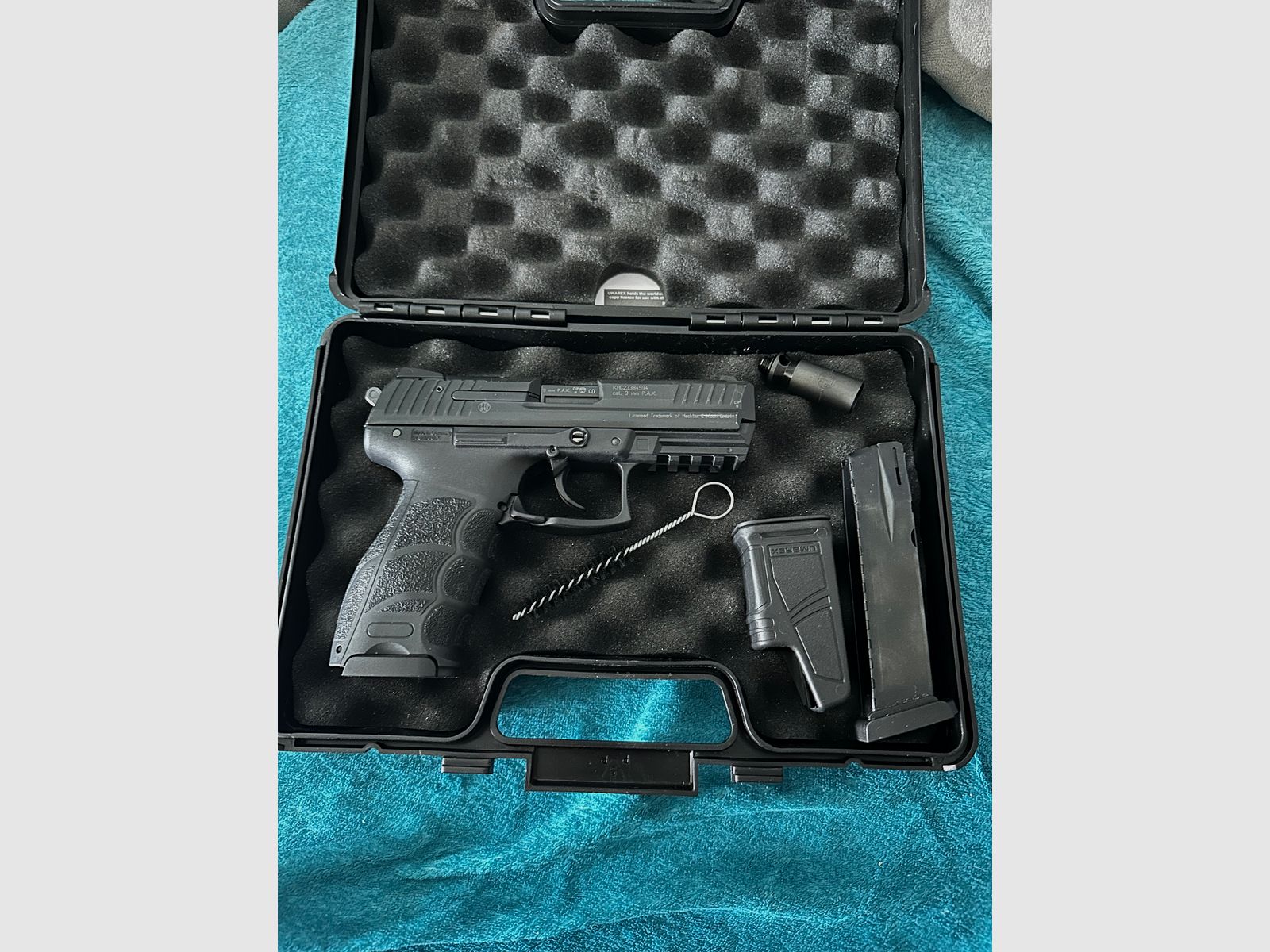 H&K P30 9mm blank firing pistol + case (complete contents)