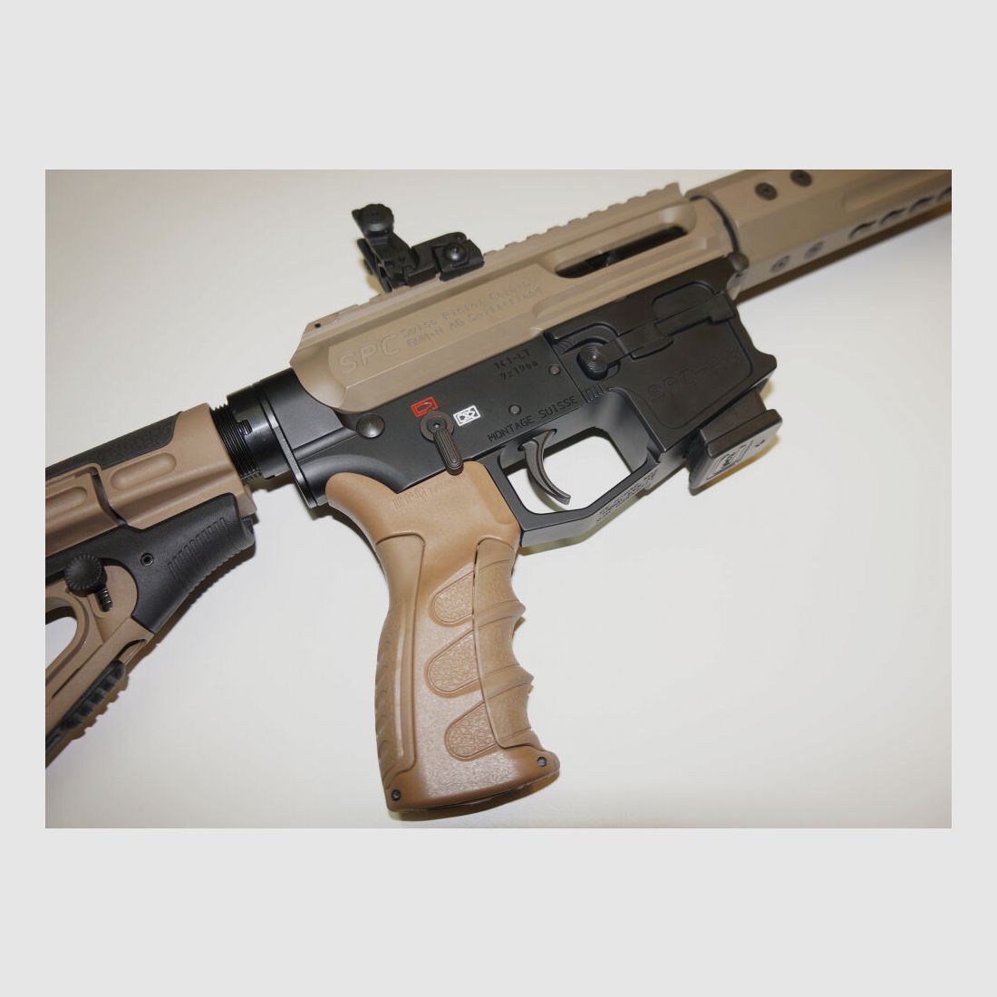 GWMH Selbstladebüchse GWMH SPC-SPORTER A4 10" (SWISS PISTOL CARBINE) FDE Kal.9x19 AR15 Glock Magazin
