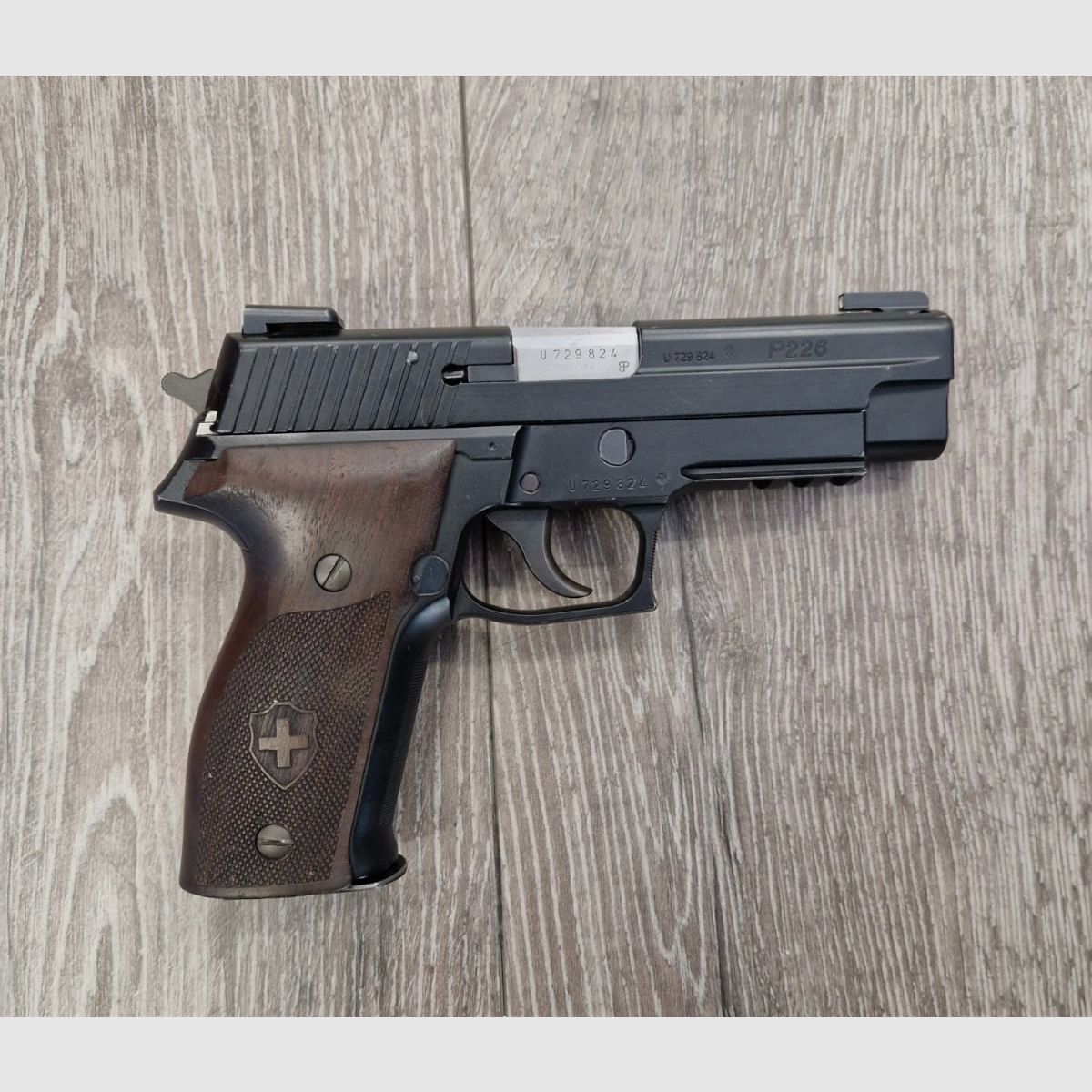 P226, Bild 1 von 3