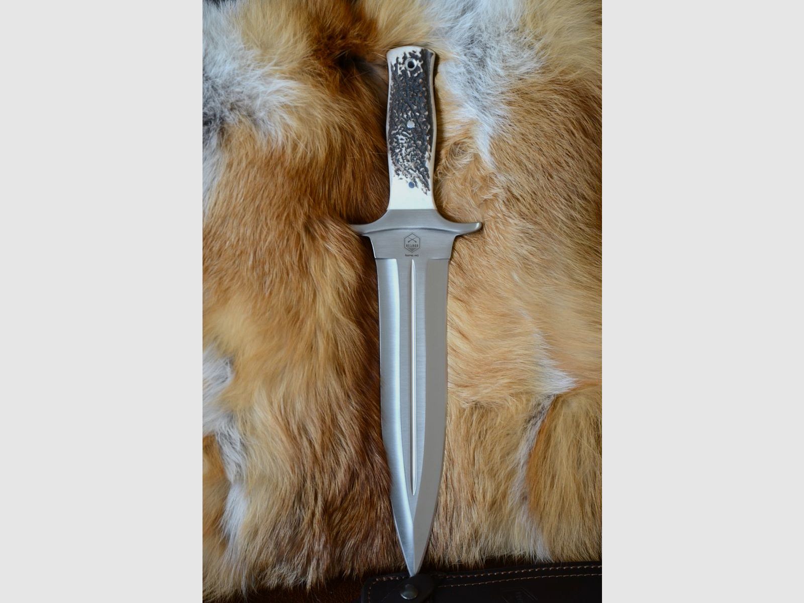 Cazador con empuñadura de asta de ciervo