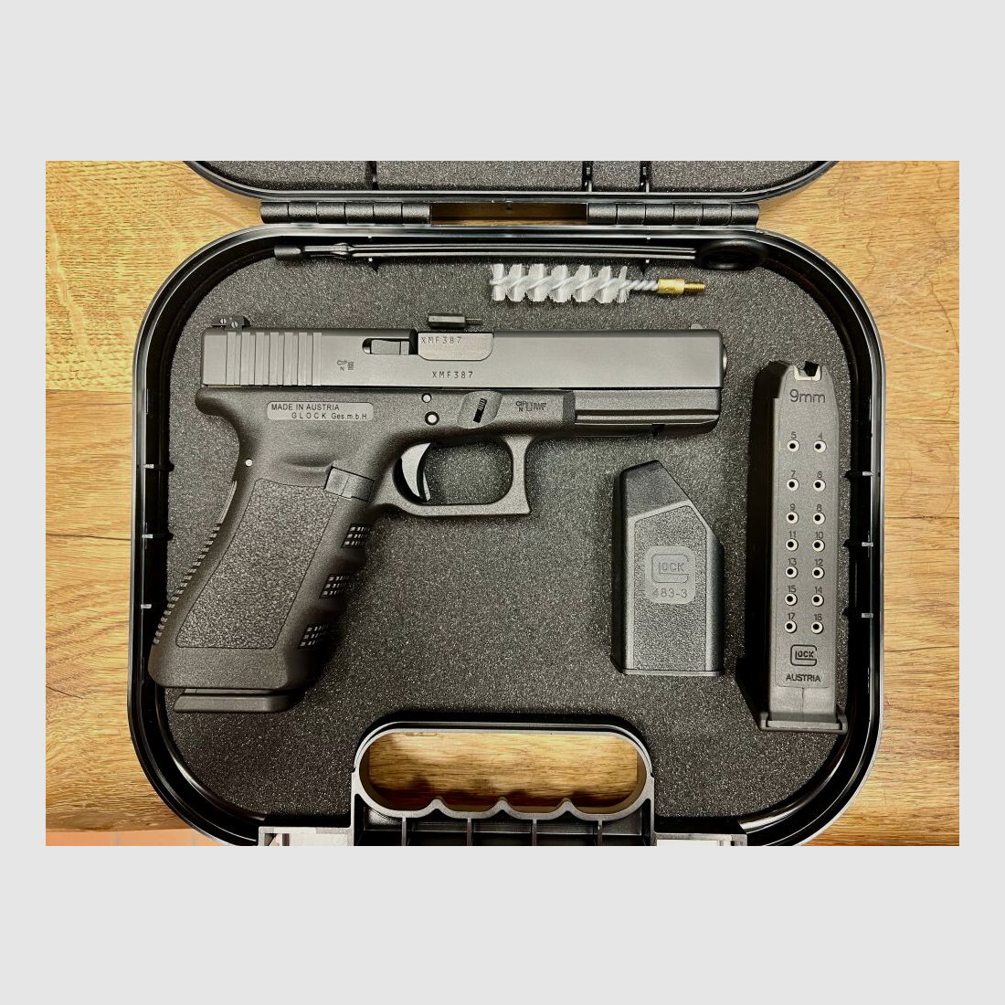 Glock 17 Gen 3 mit Koffer und Zubehör