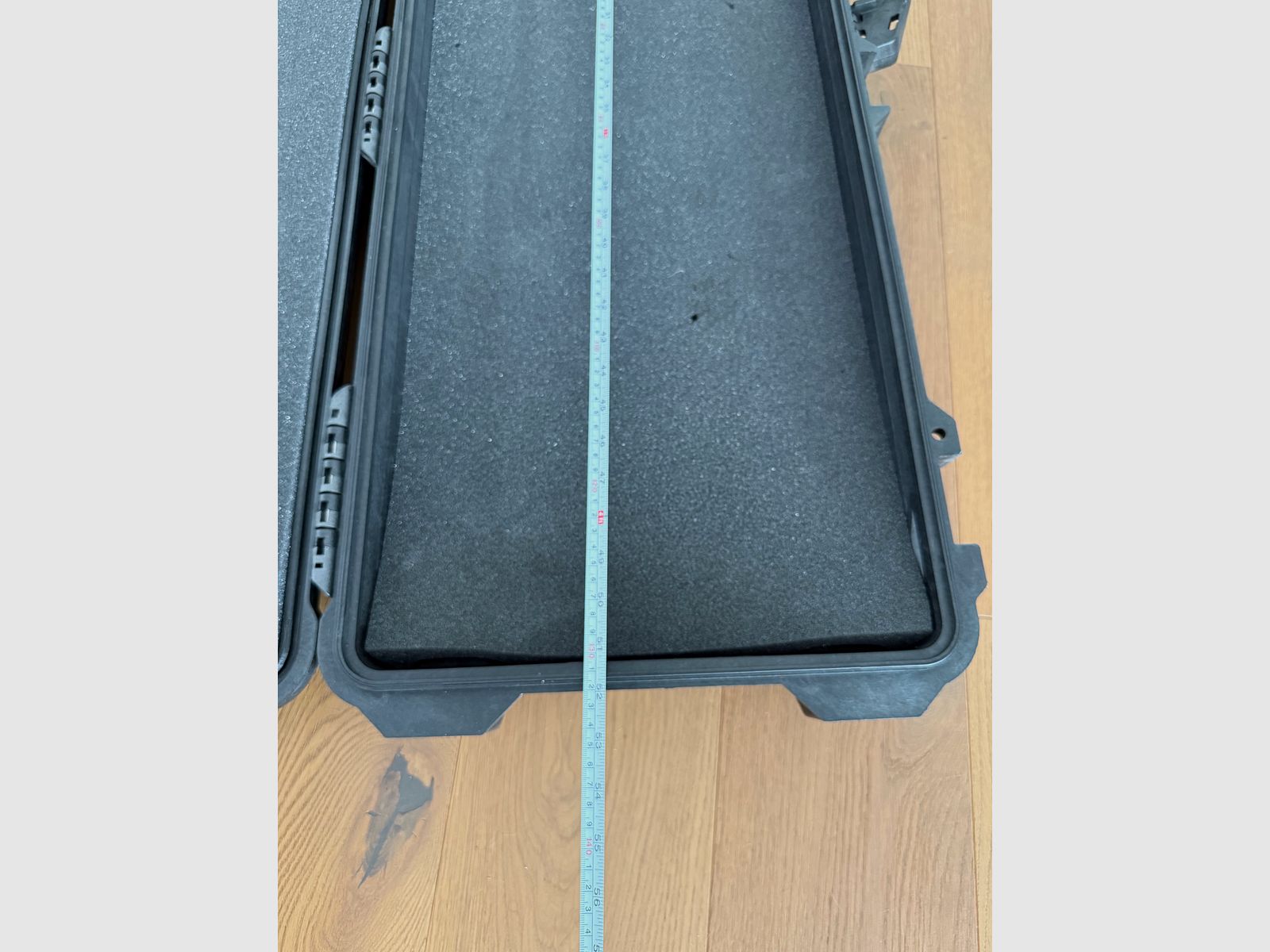 Peli Case 1750 Waffenkoffer mit Schaum, Schwarz, Wasserdicht