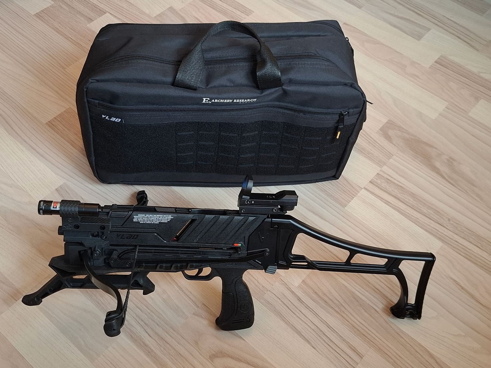 taktische Repetierarmbrust EK Archery Vlad 60 / 90 lbs mit 8-Schuss Magazin